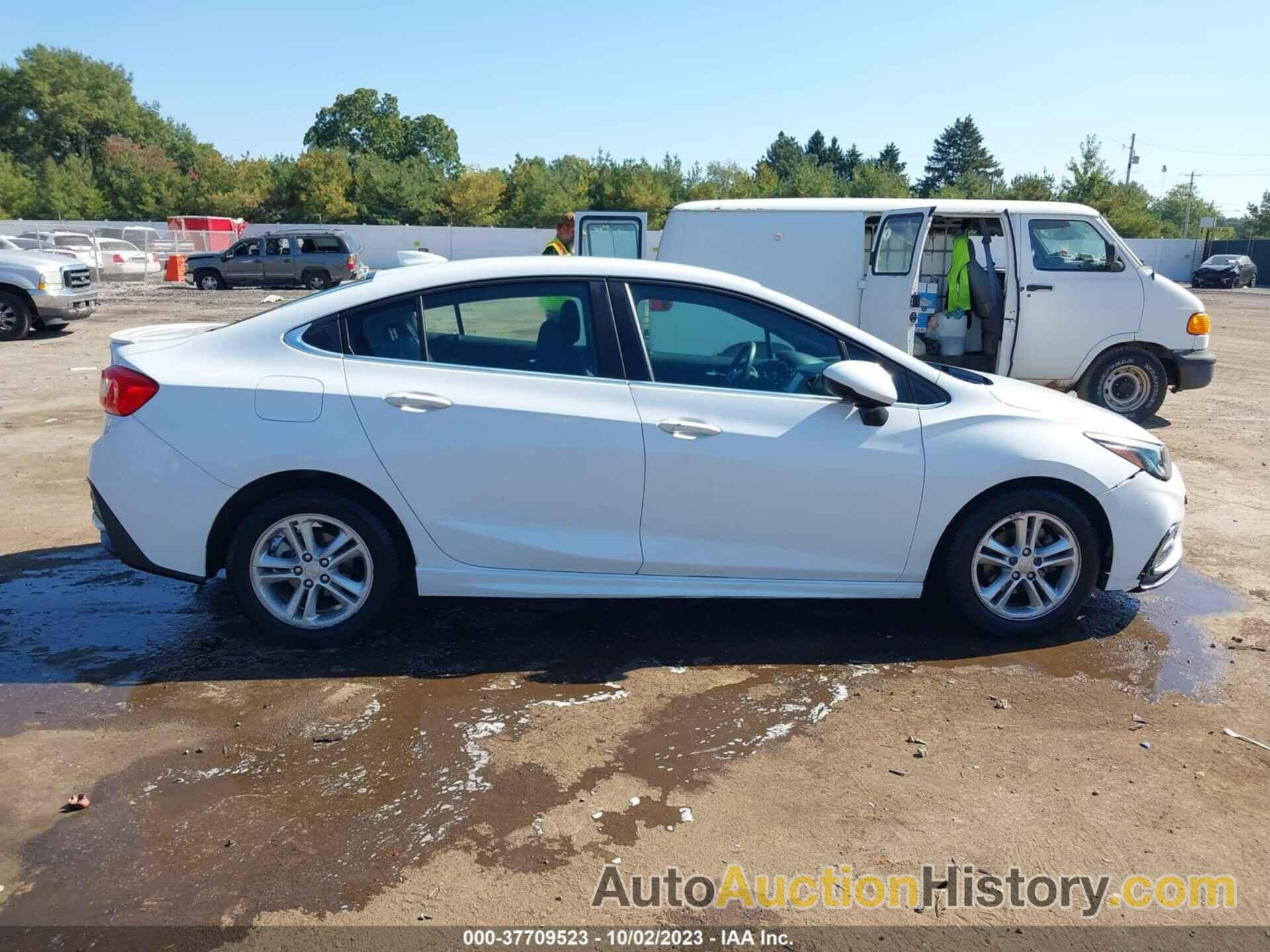 CHEVROLET CRUZE LT AUTO, 1G1BE5SM1H7261964