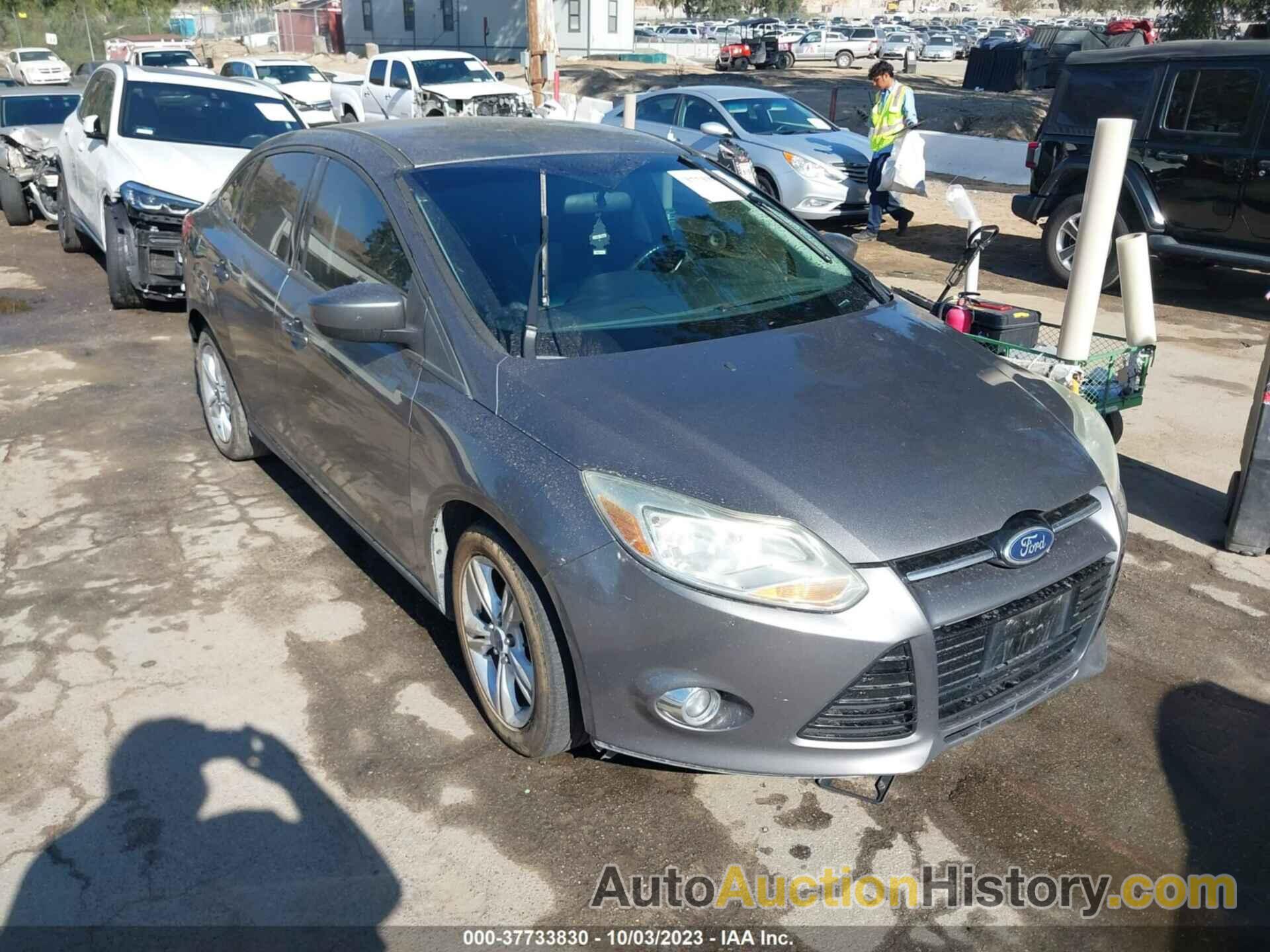 FORD FOCUS SE, 1FAHP3F2XCL400570