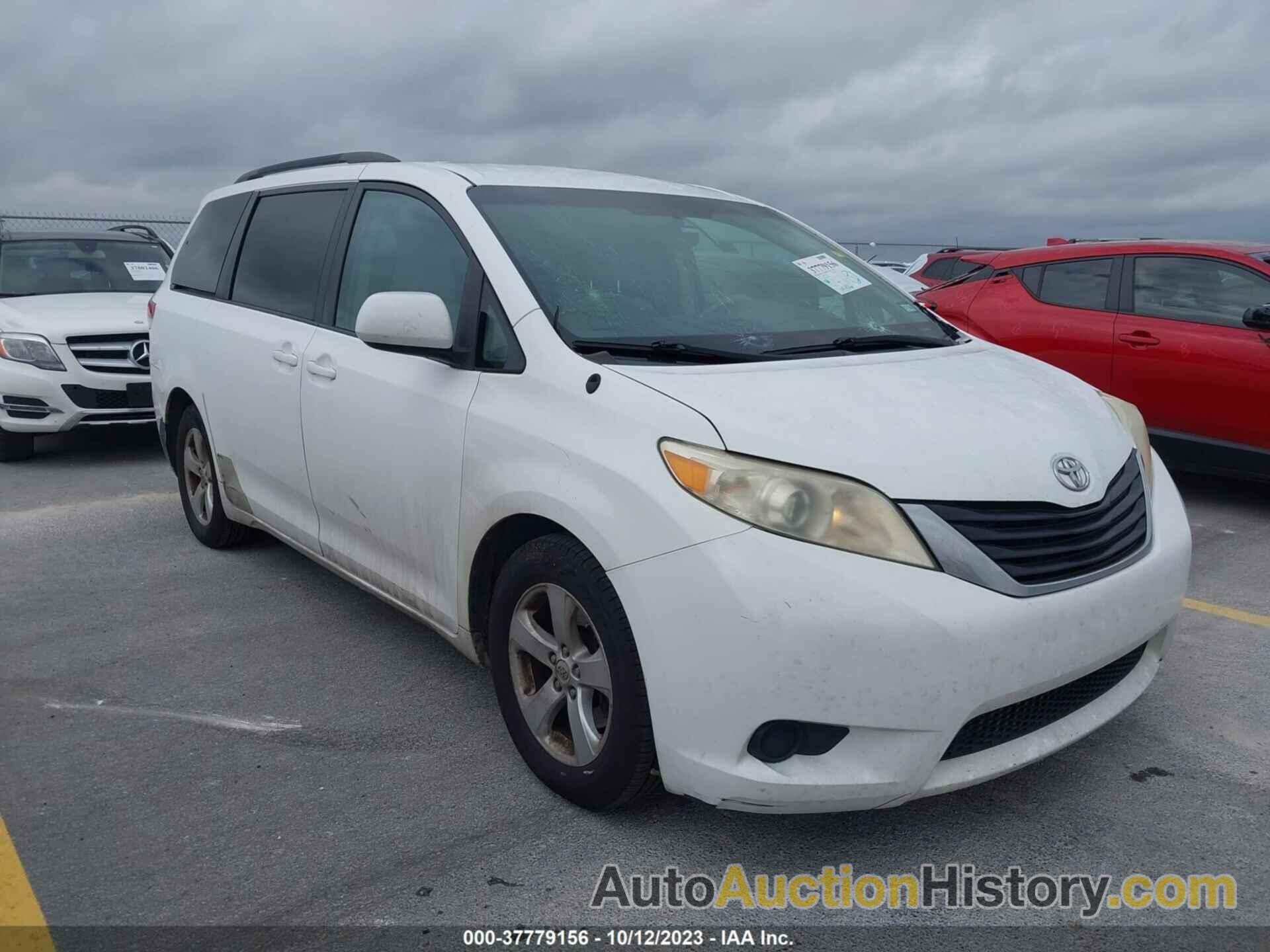 TOYOTA SIENNA LE V6, 5TDKK3DC6BS128428