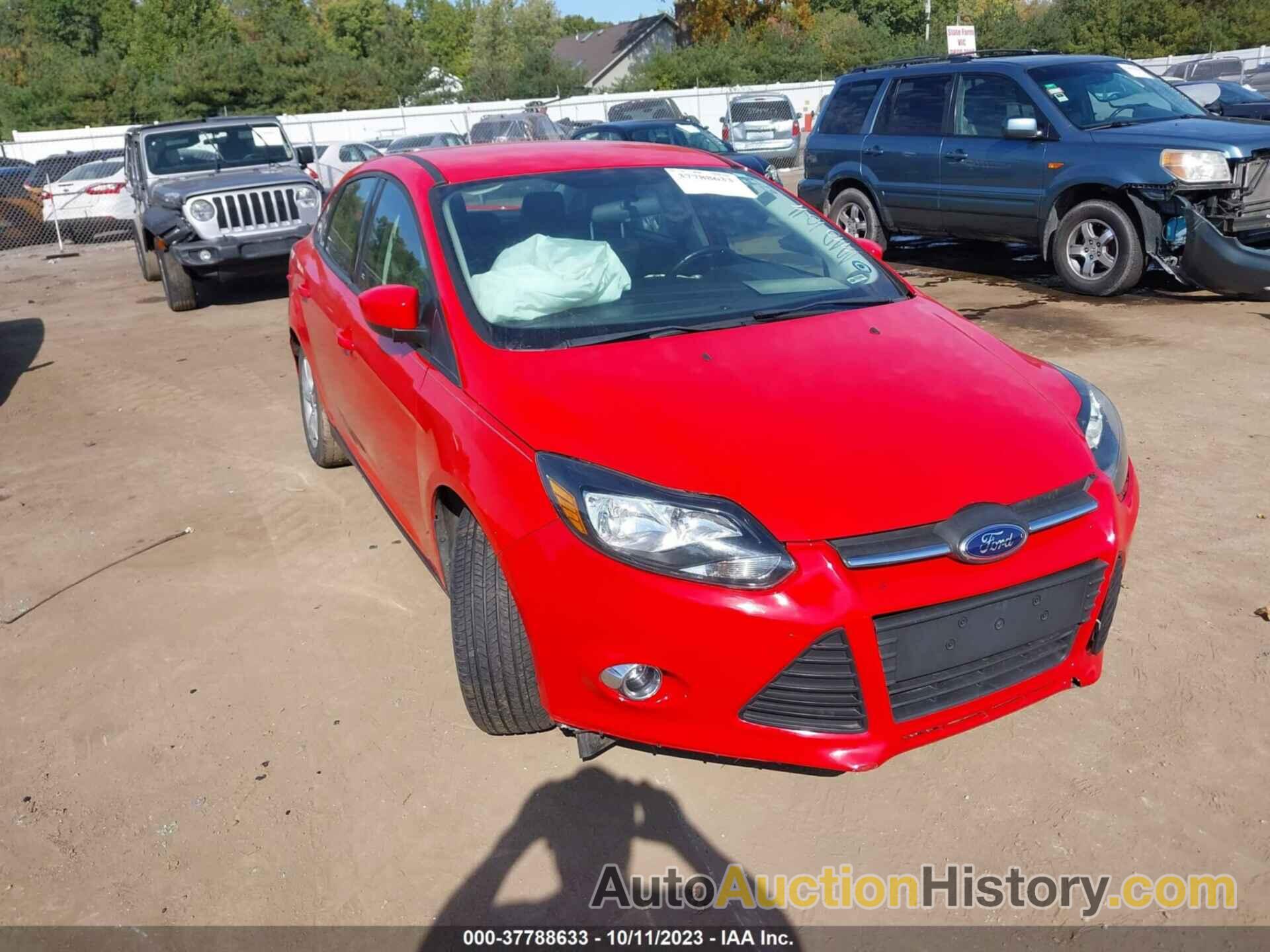 FORD FOCUS SE, 1FAHP3F22CL183256