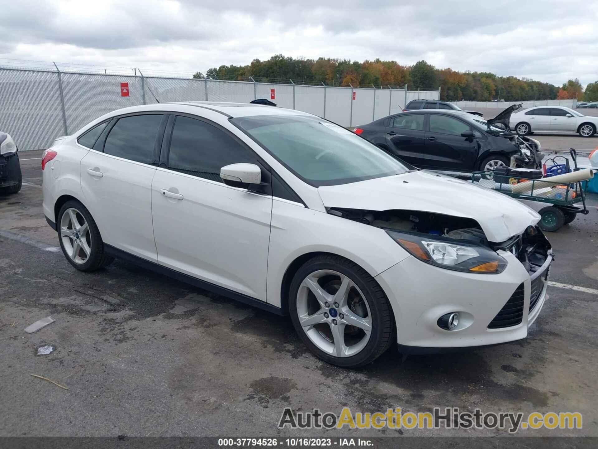 FORD FOCUS TITANIUM, 1FADP3J21EL438908