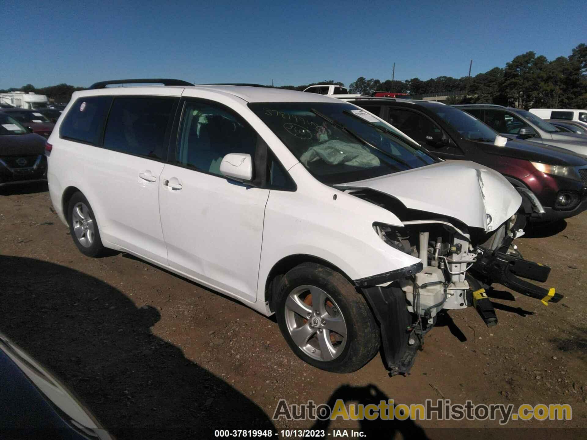 TOYOTA SIENNA LE, 5TDKK3DC7CS218978