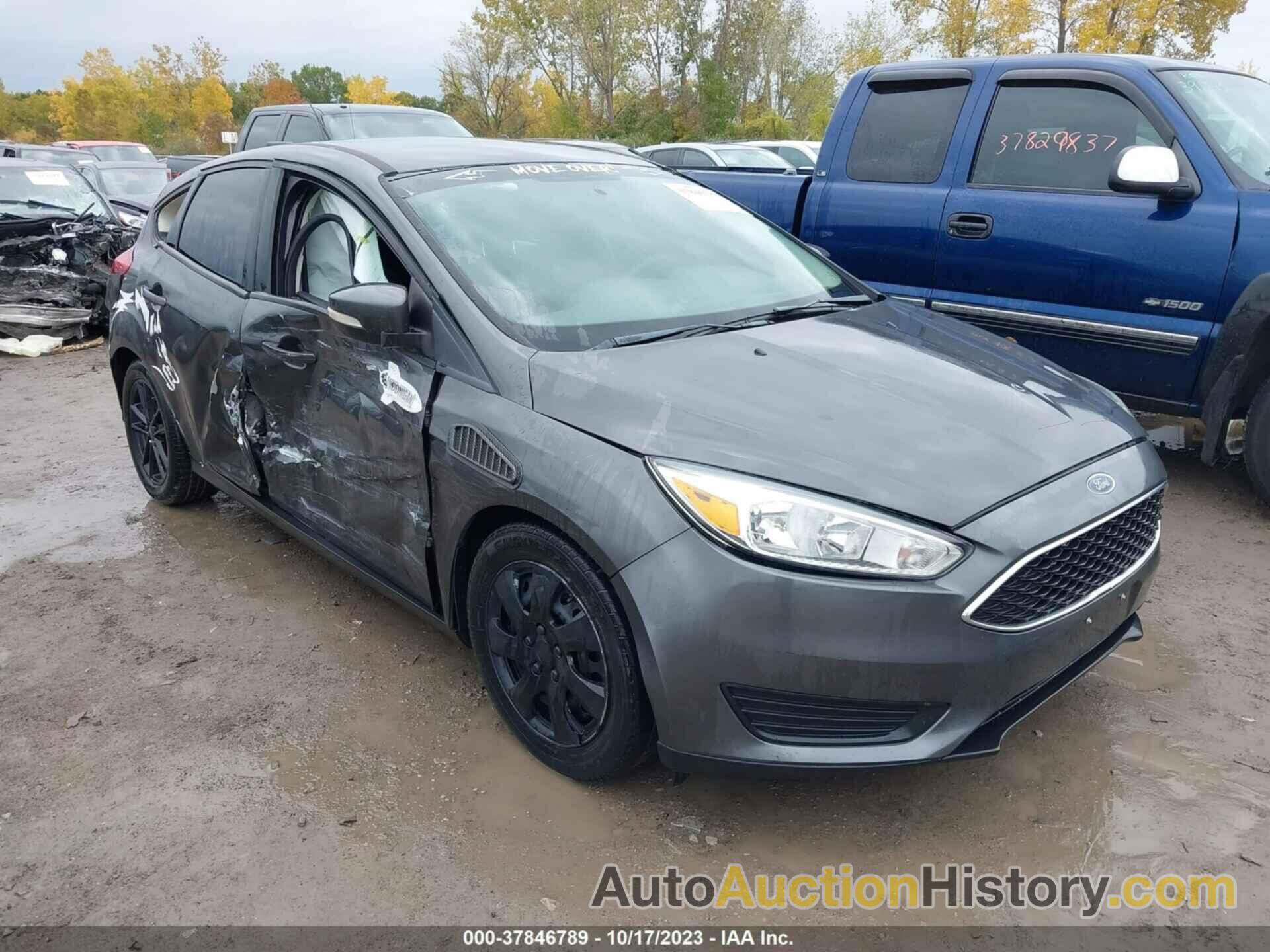 FORD FOCUS SE, 1FADP3K26FL217479