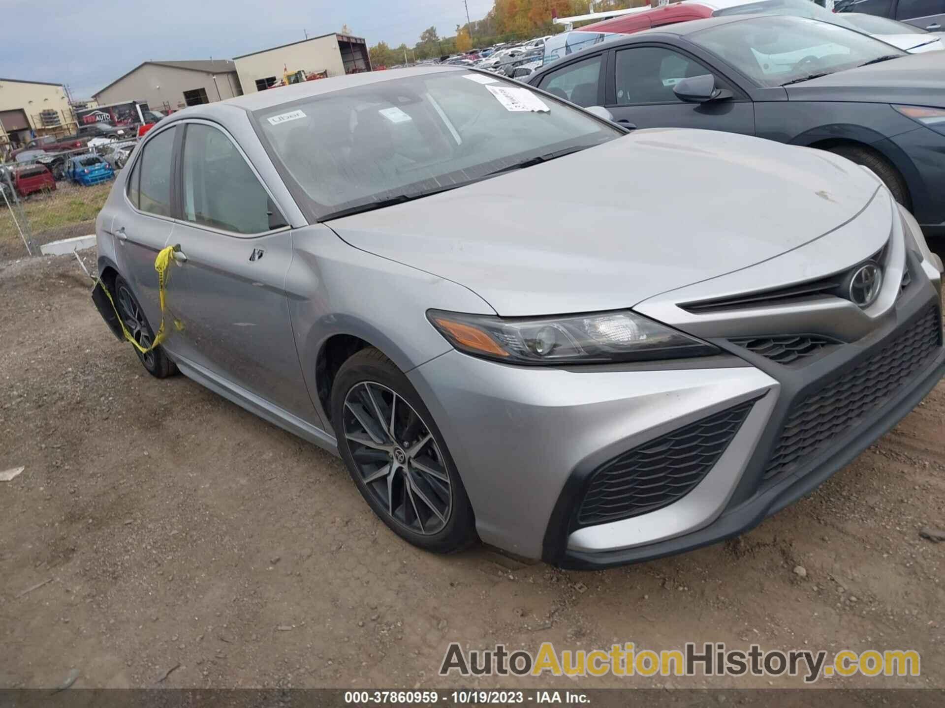 TOYOTA CAMRY SE, 4T1G11AK9NU660535