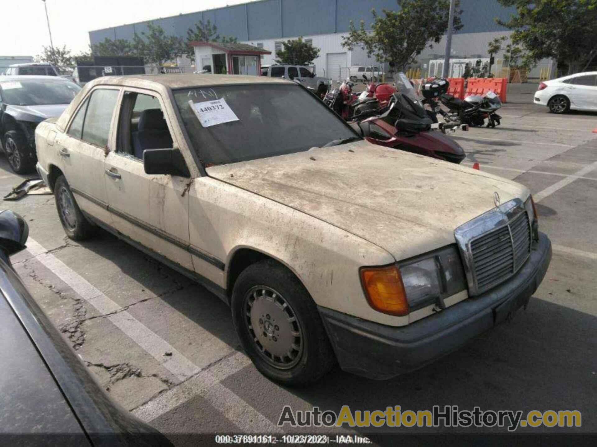 MERCEDES-BENZ 300 E, WDBEA30D7JA724950