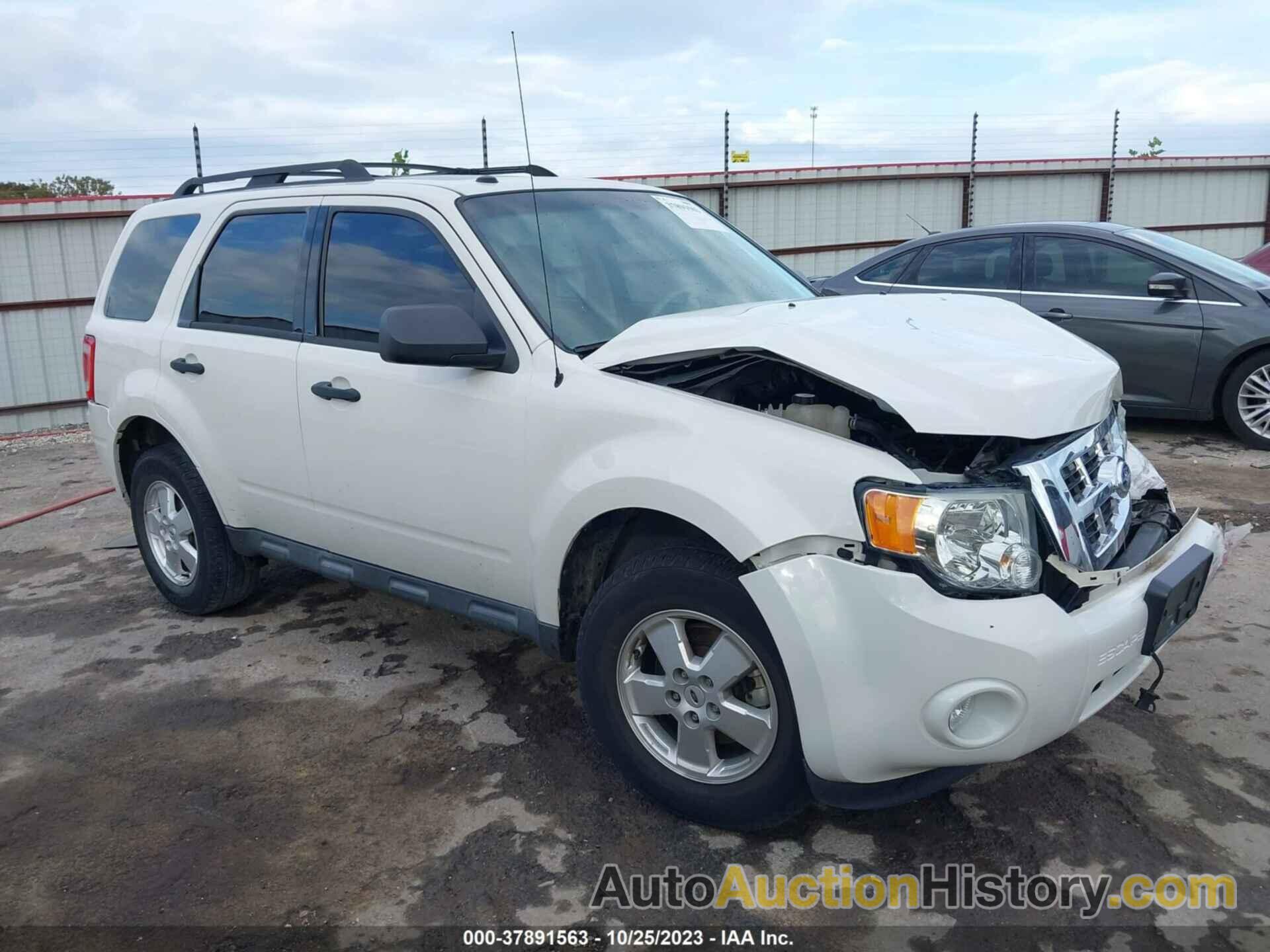 FORD ESCAPE XLT, 1FMCU9D79CKA13301