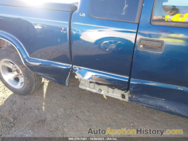 CHEVROLET S-10 LS FLEETSIDE, 1GCCS1945WK269370