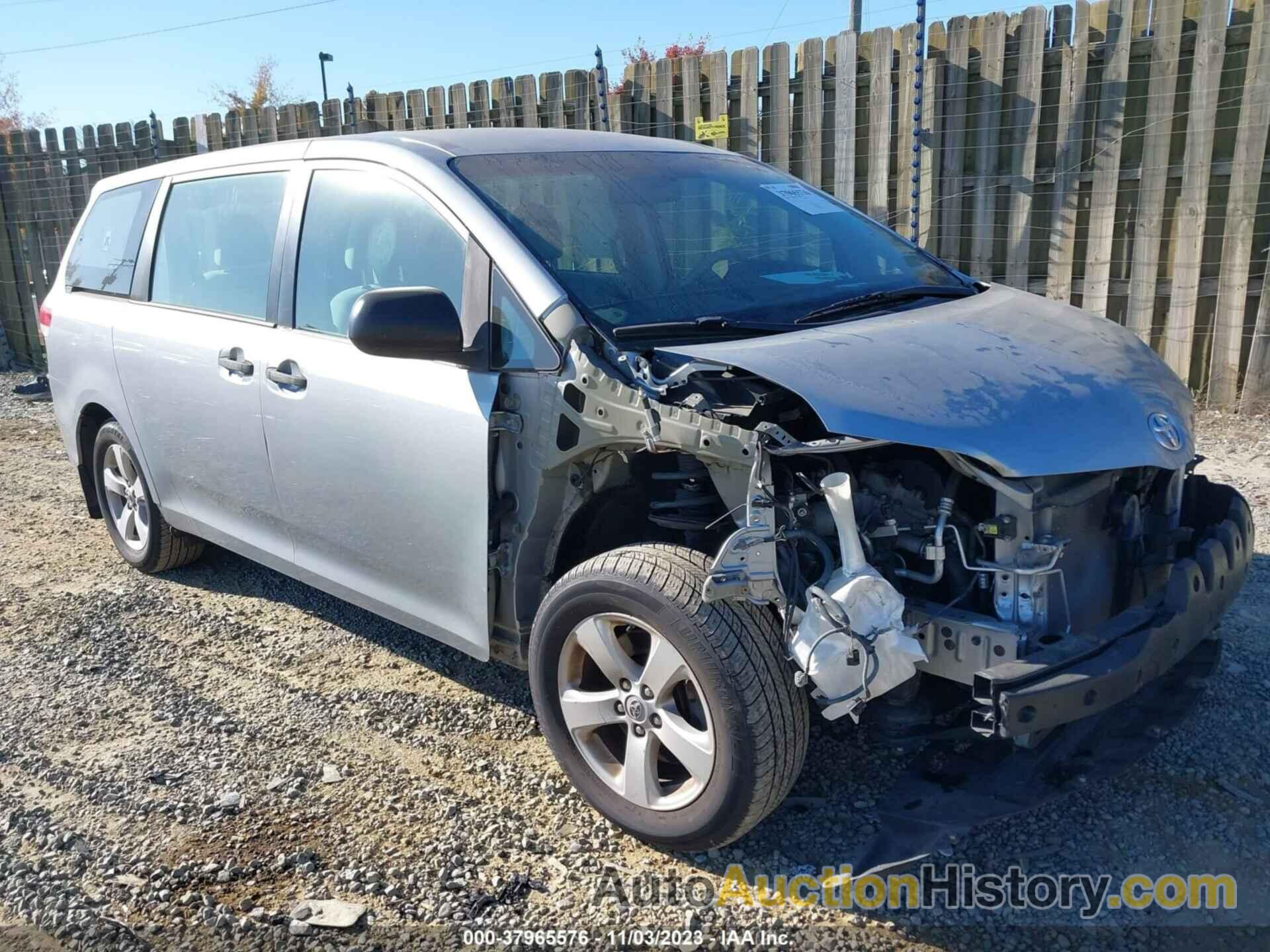 TOYOTA SIENNA, 5TDZK3DCXBS051335