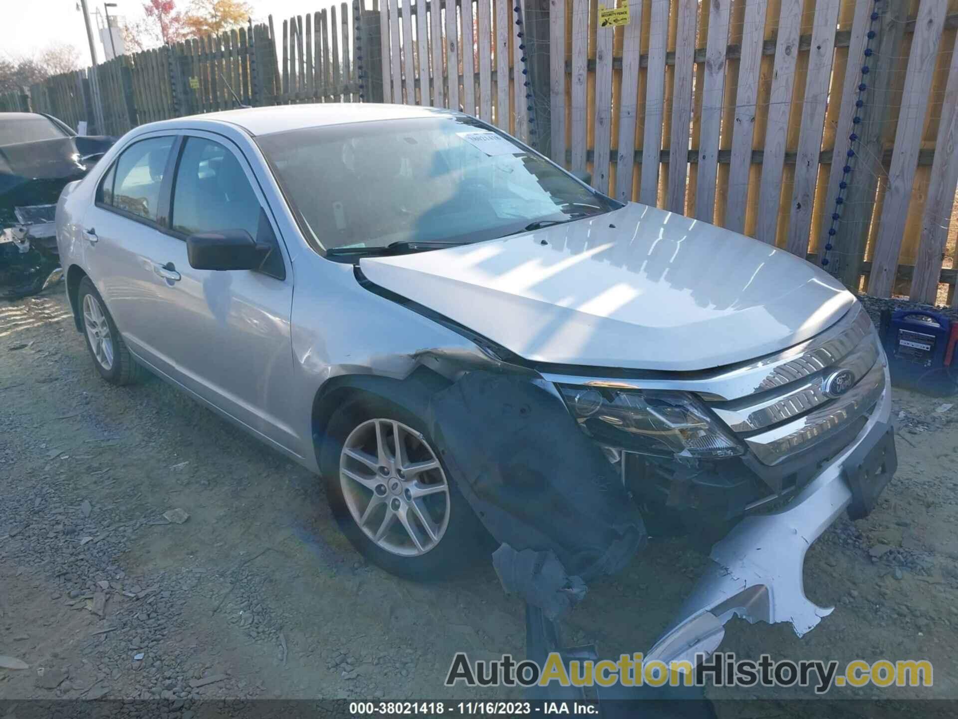 FORD FUSION S, 3FAHP0GA2CR428370