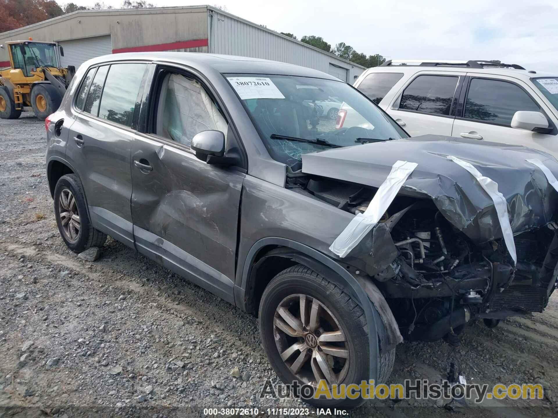 VOLKSWAGEN TIGUAN S, WVGAV7AX7DW533939