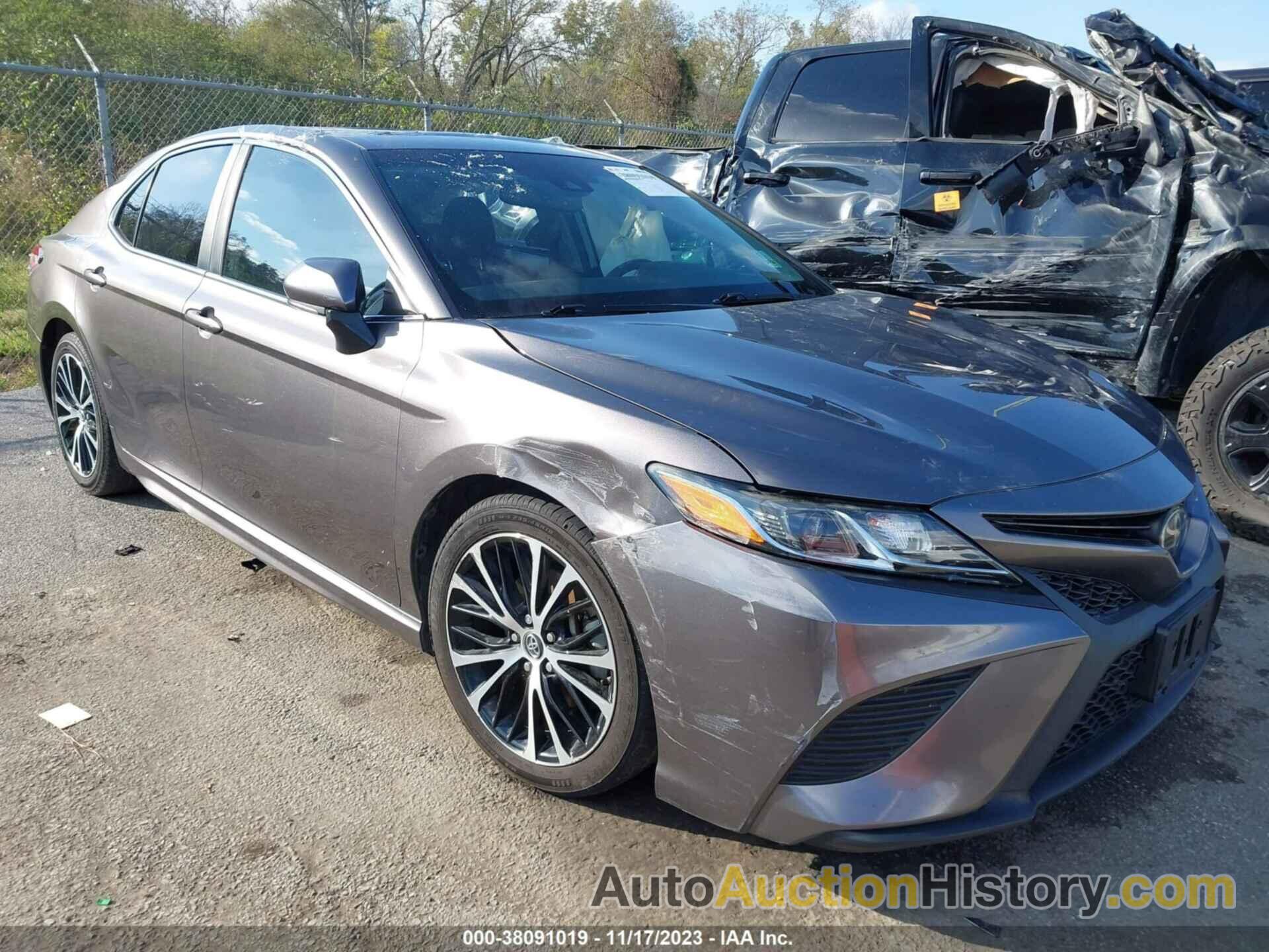 TOYOTA CAMRY SE, 4T1B11HK8JU630064