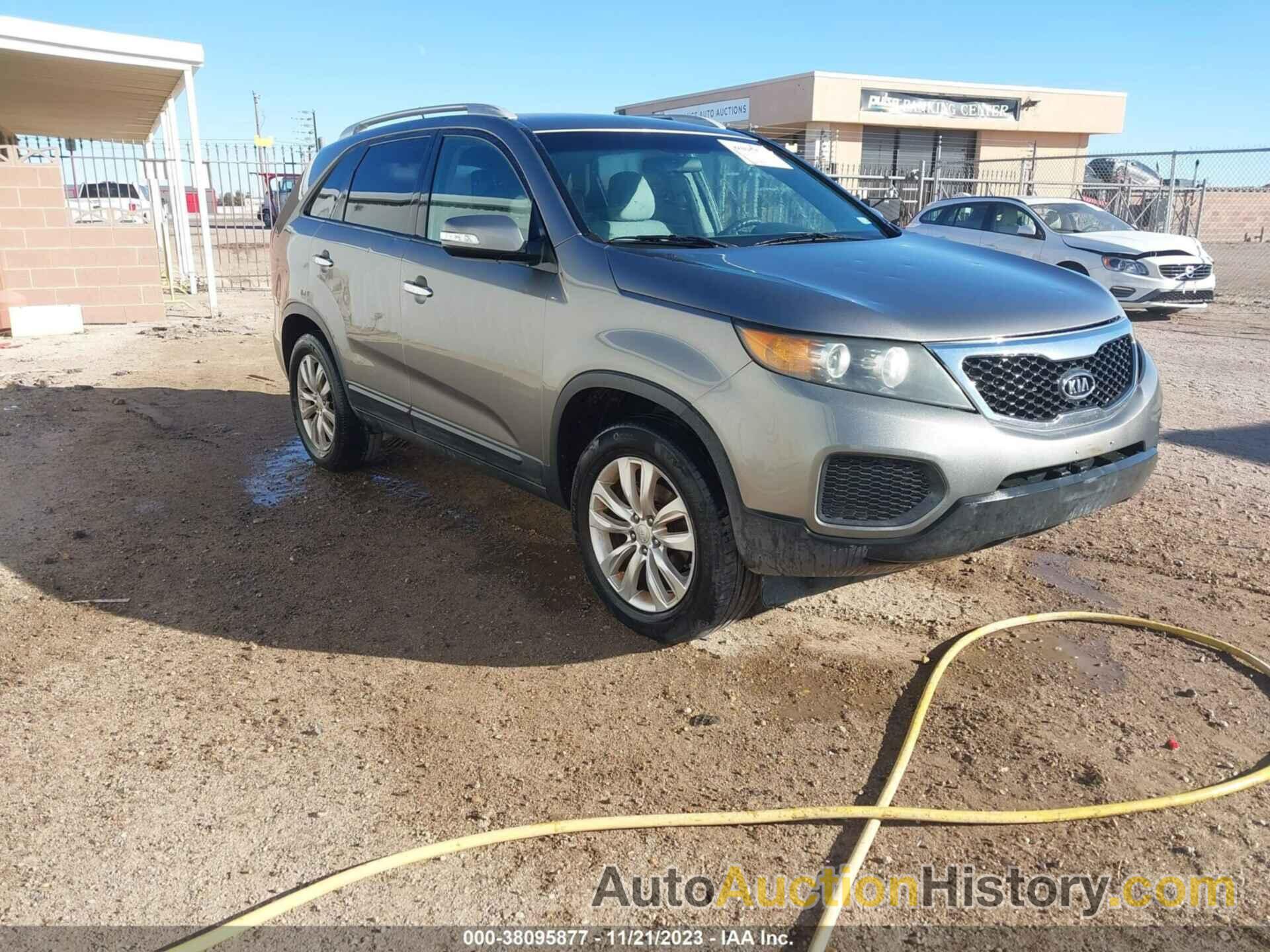 KIA SORENTO LX V6, 5XYKT4A26BG103685