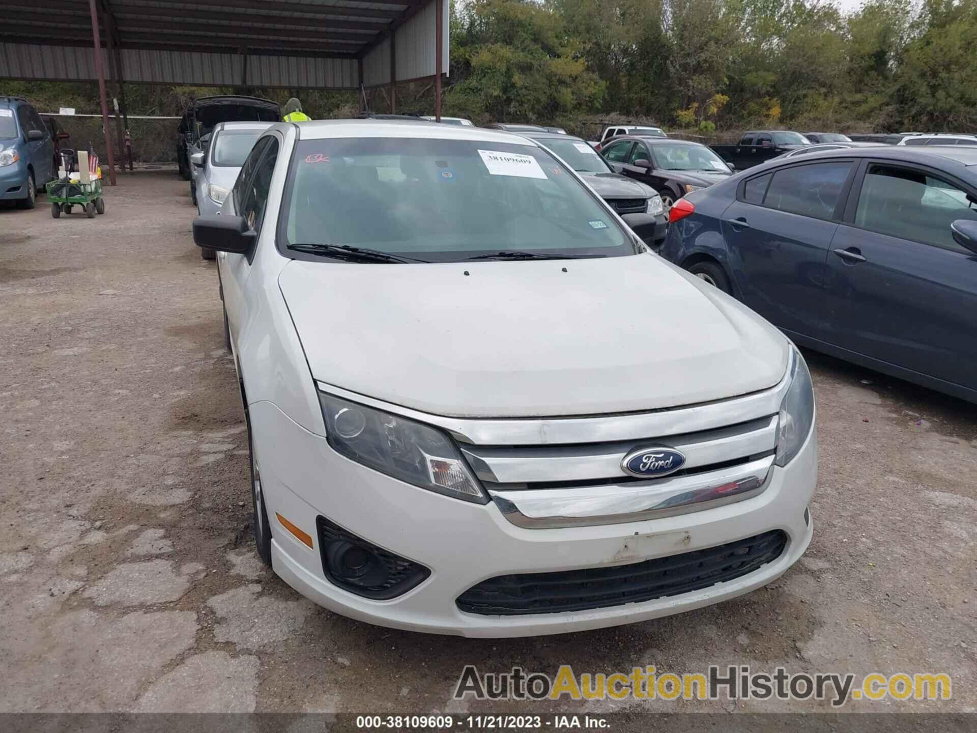 FORD FUSION S, 3FAHP0GA3CR205108