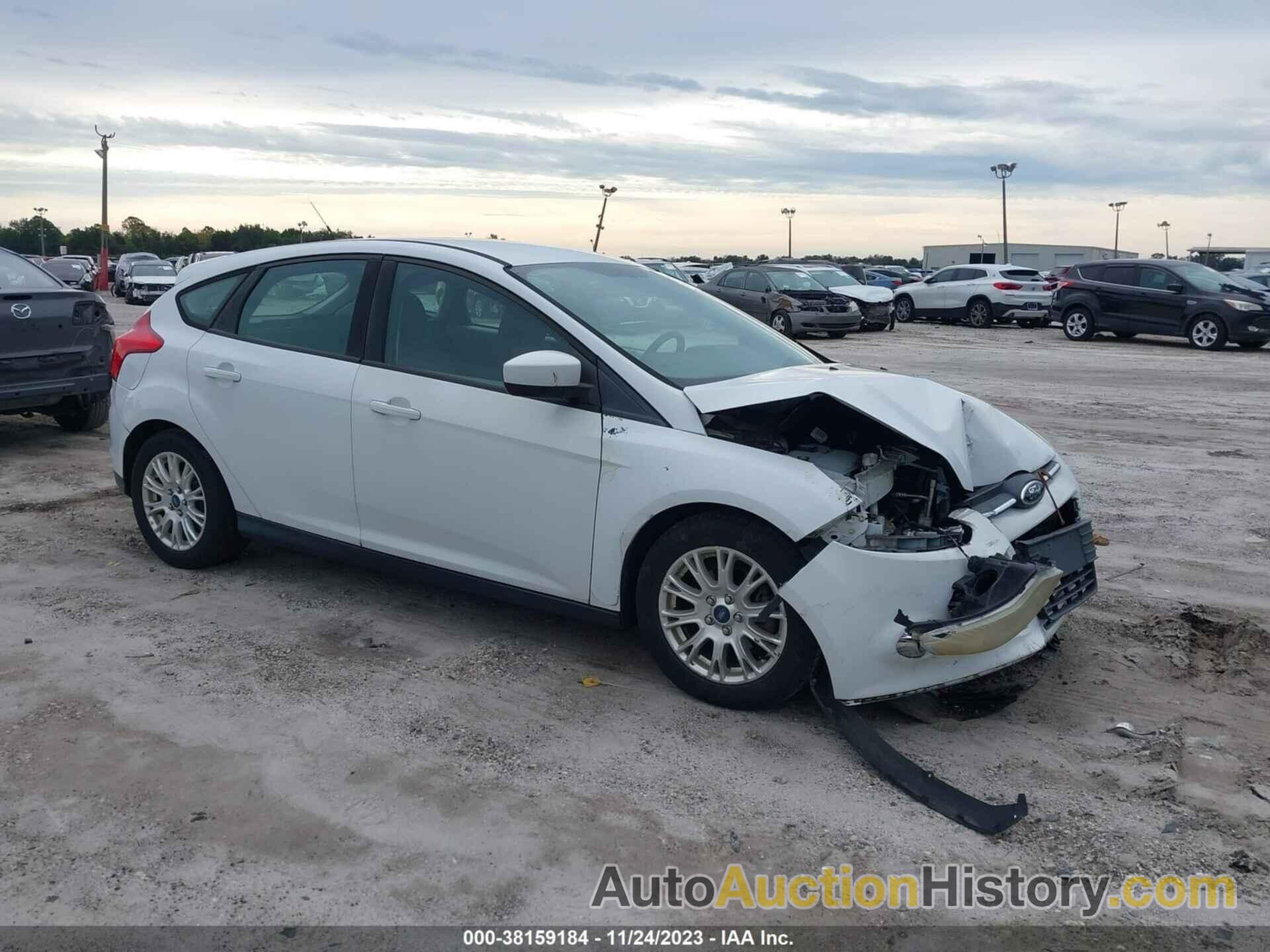 FORD FOCUS SE, 1FAHP3K25CL455739