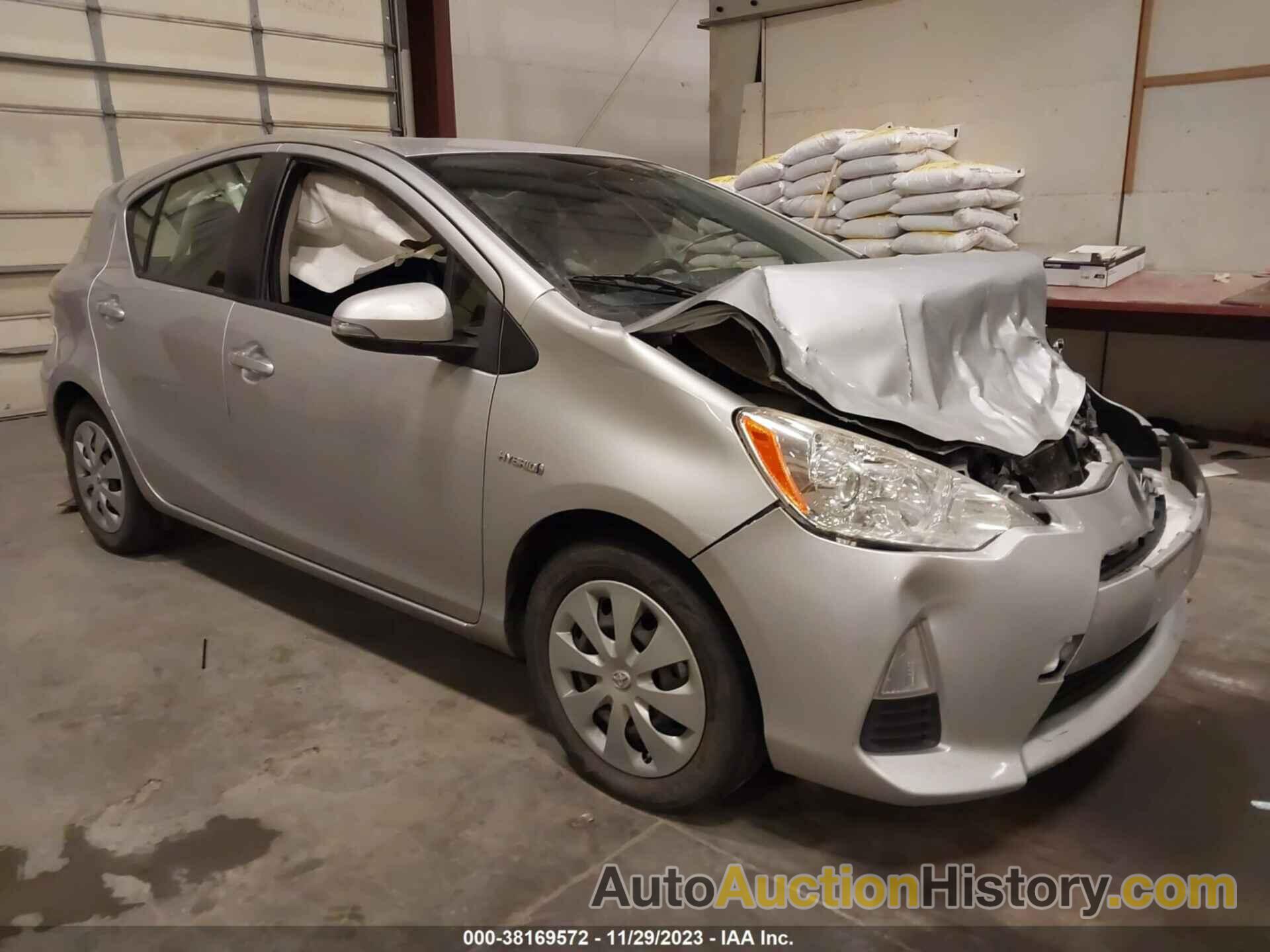 TOYOTA PRIUS C, JTDKDTB31E1560097