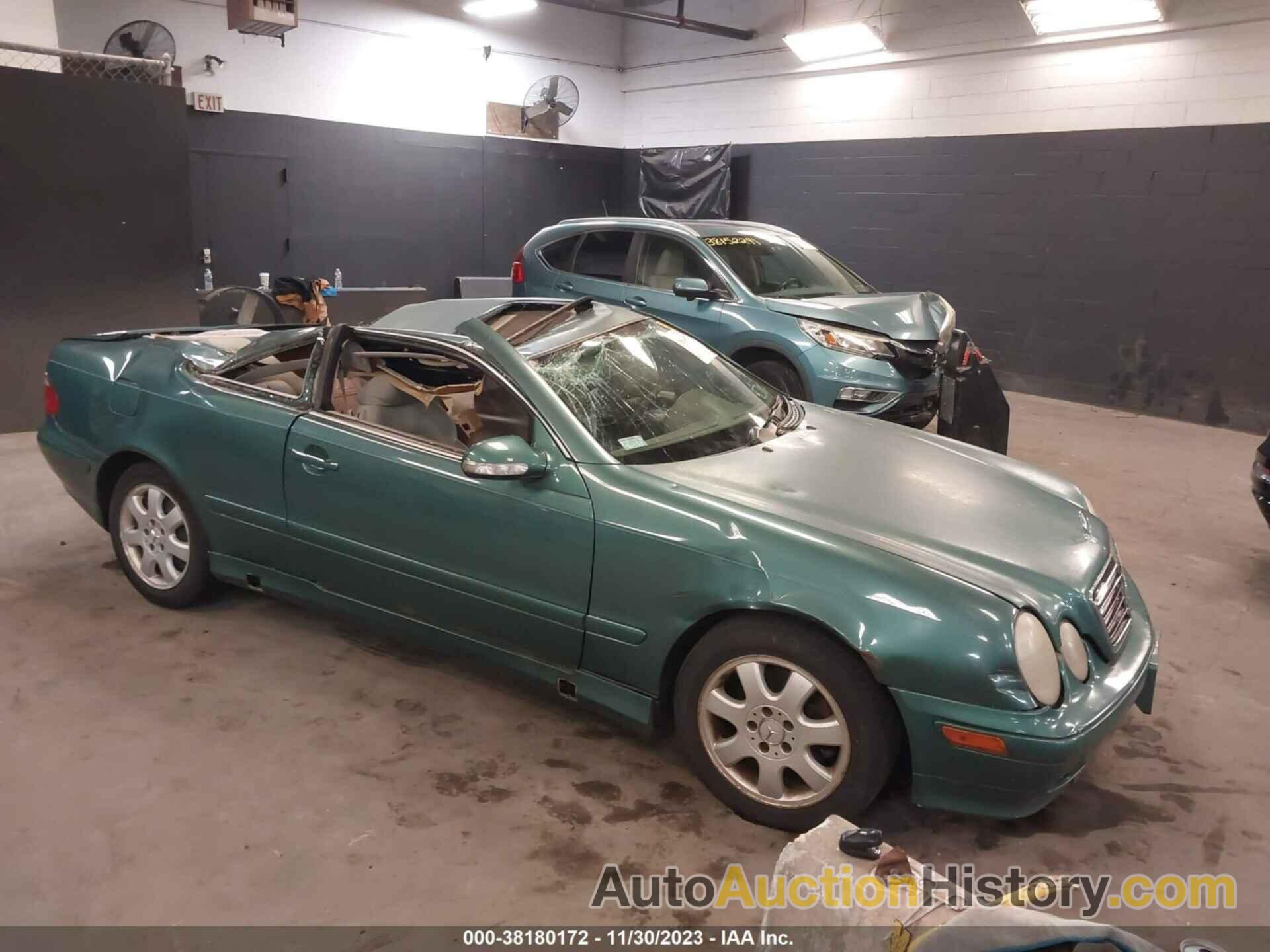 MERCEDES-BENZ CLK 320, WDBLJ65G02T105754