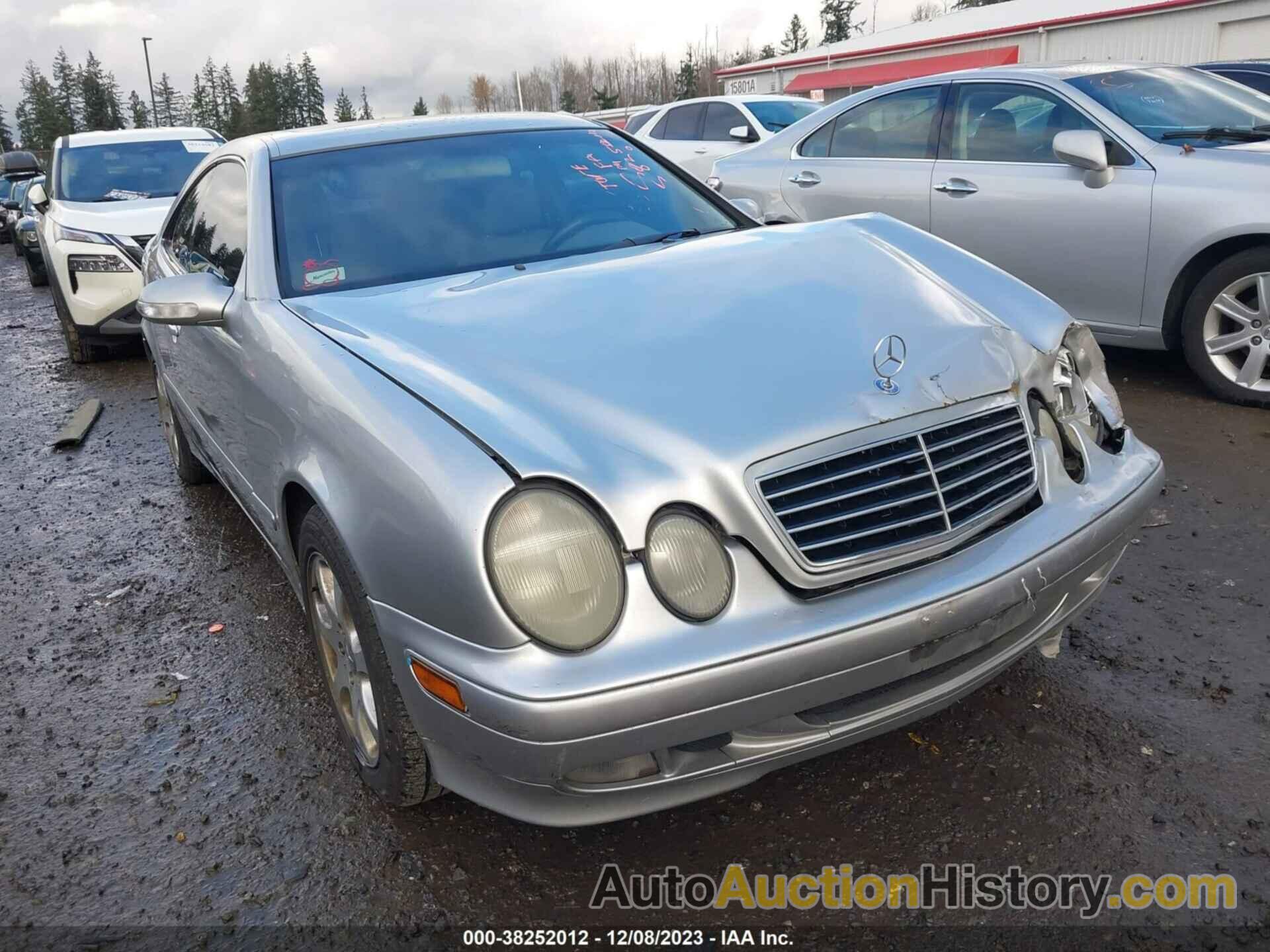 MERCEDES-BENZ CLK 320, WDBLJ65G3YF128274