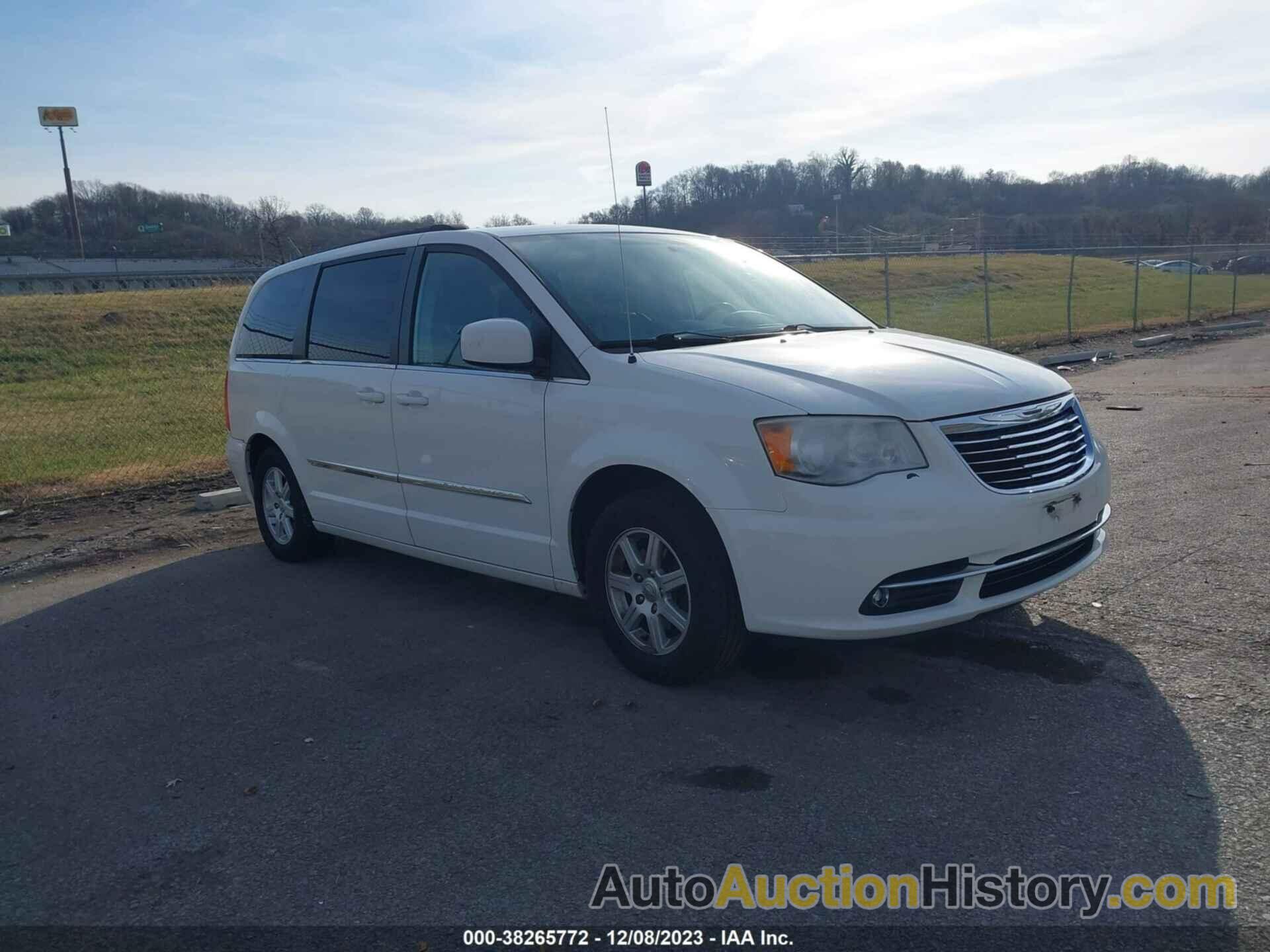 CHRYSLER TOWN AND COUNTRY, 