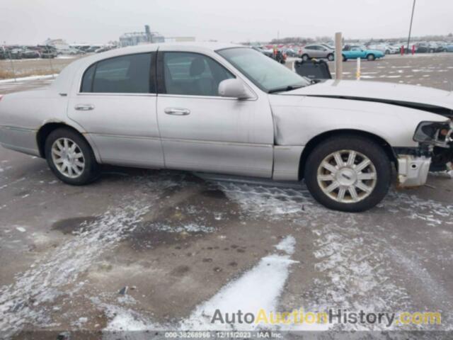 LINCOLN TOWN CAR SIGNATURE LIMITED, 2LNBL8CV7AX627959