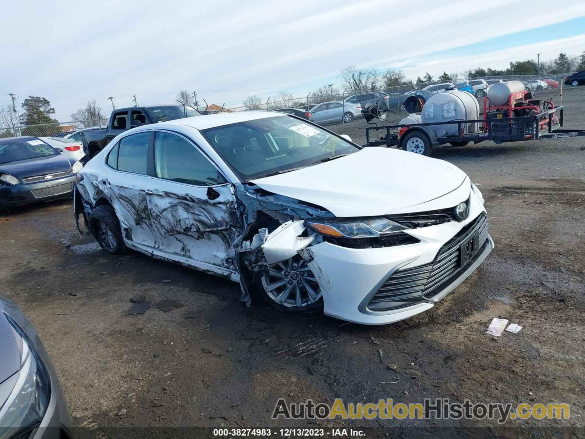 TOYOTA CAMRY LE, 4T1C11AK5PU760441