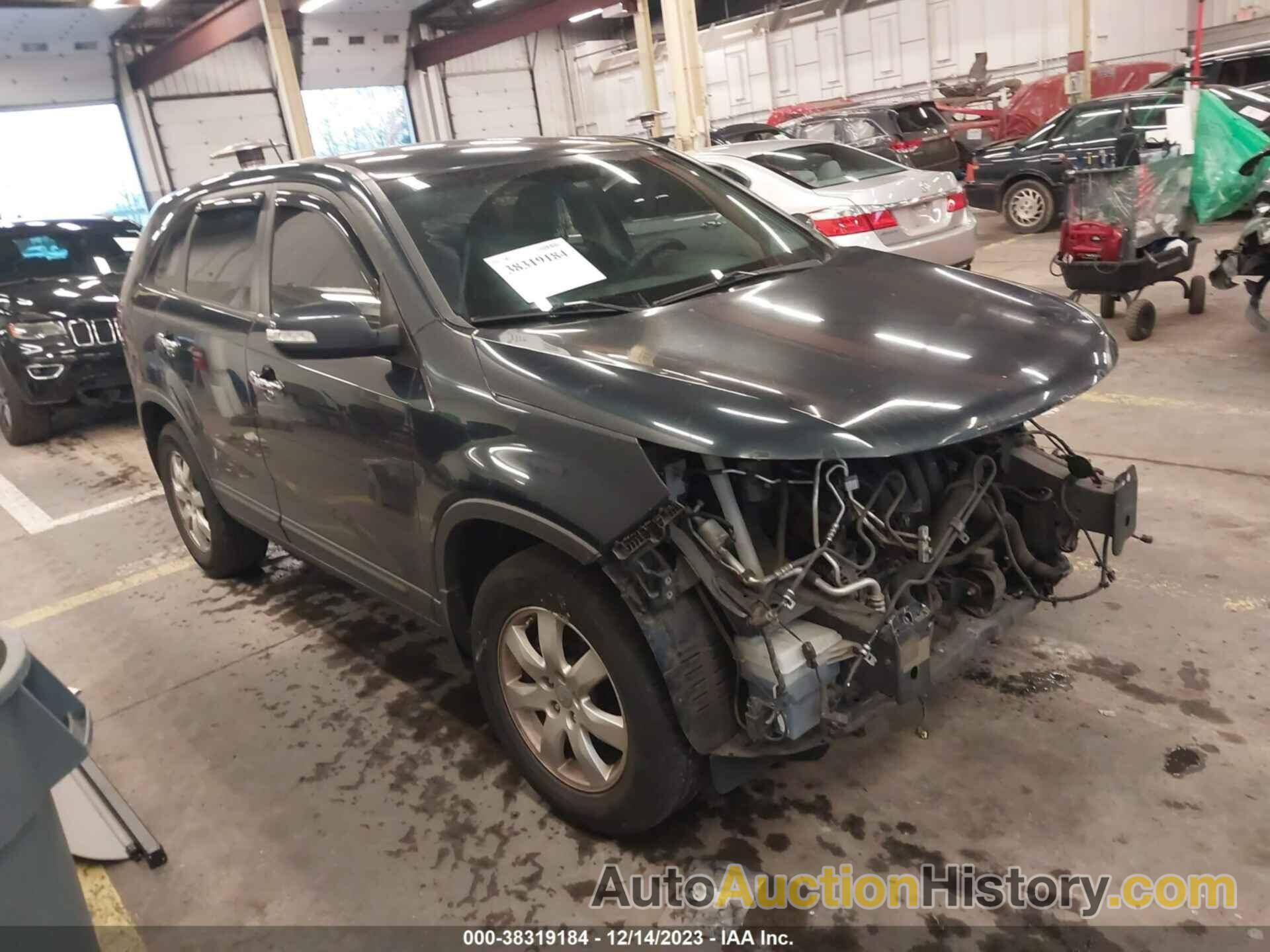 KIA SORENTO LX, 5XYKT3A1XDG335355