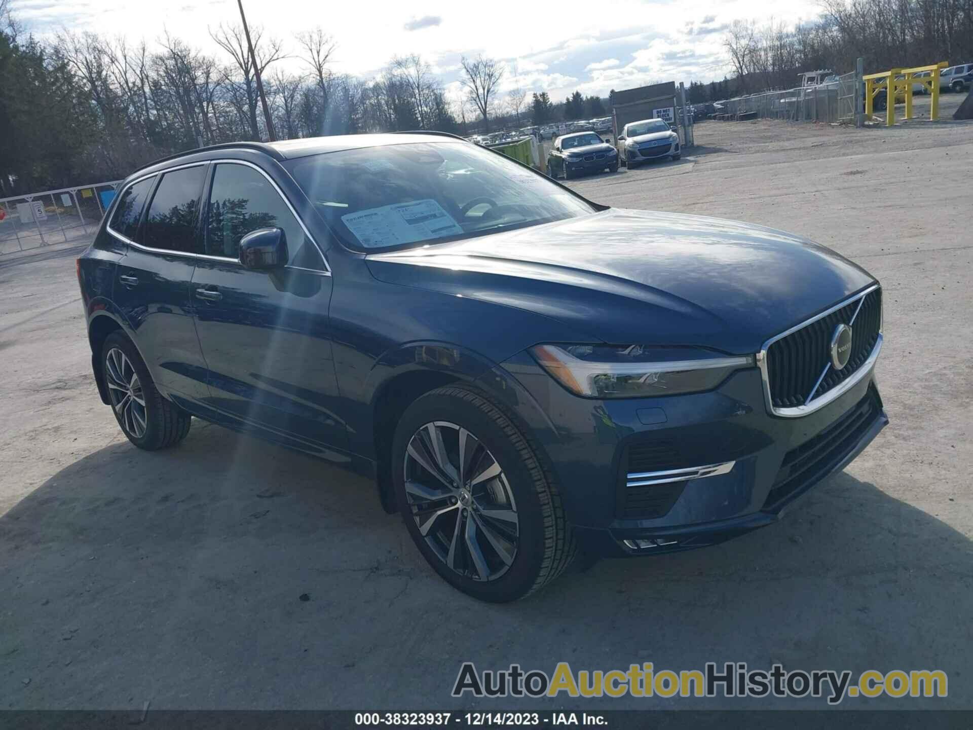 VOLVO XC60 B5 MOMENTUM, YV4L12RK0N1920946