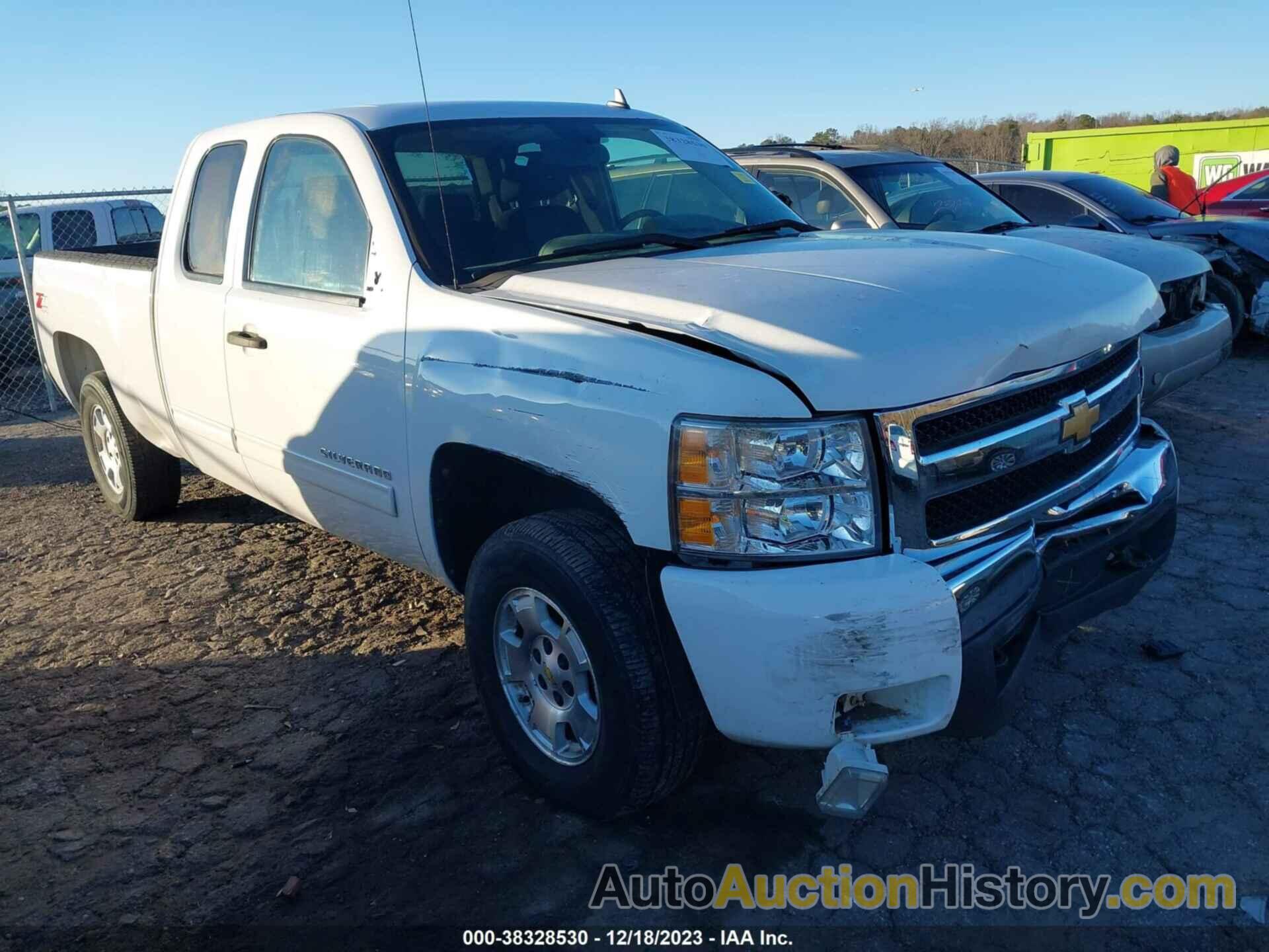 CHEVROLET SILVERADO 1500 LT, 1GCRKSE35BZ236755