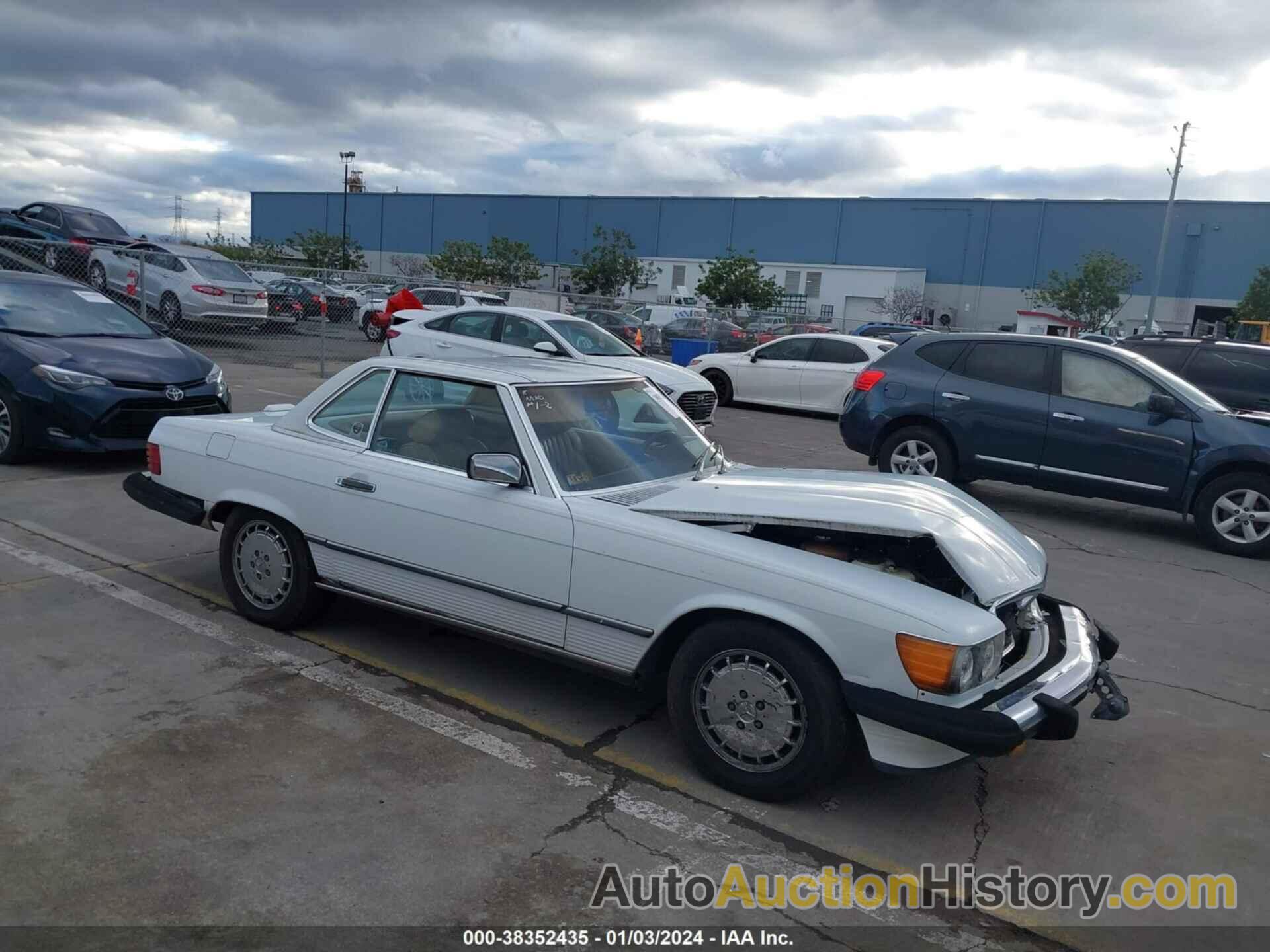 MERCEDES-BENZ 560 SL, WDBBA48D8JA083109