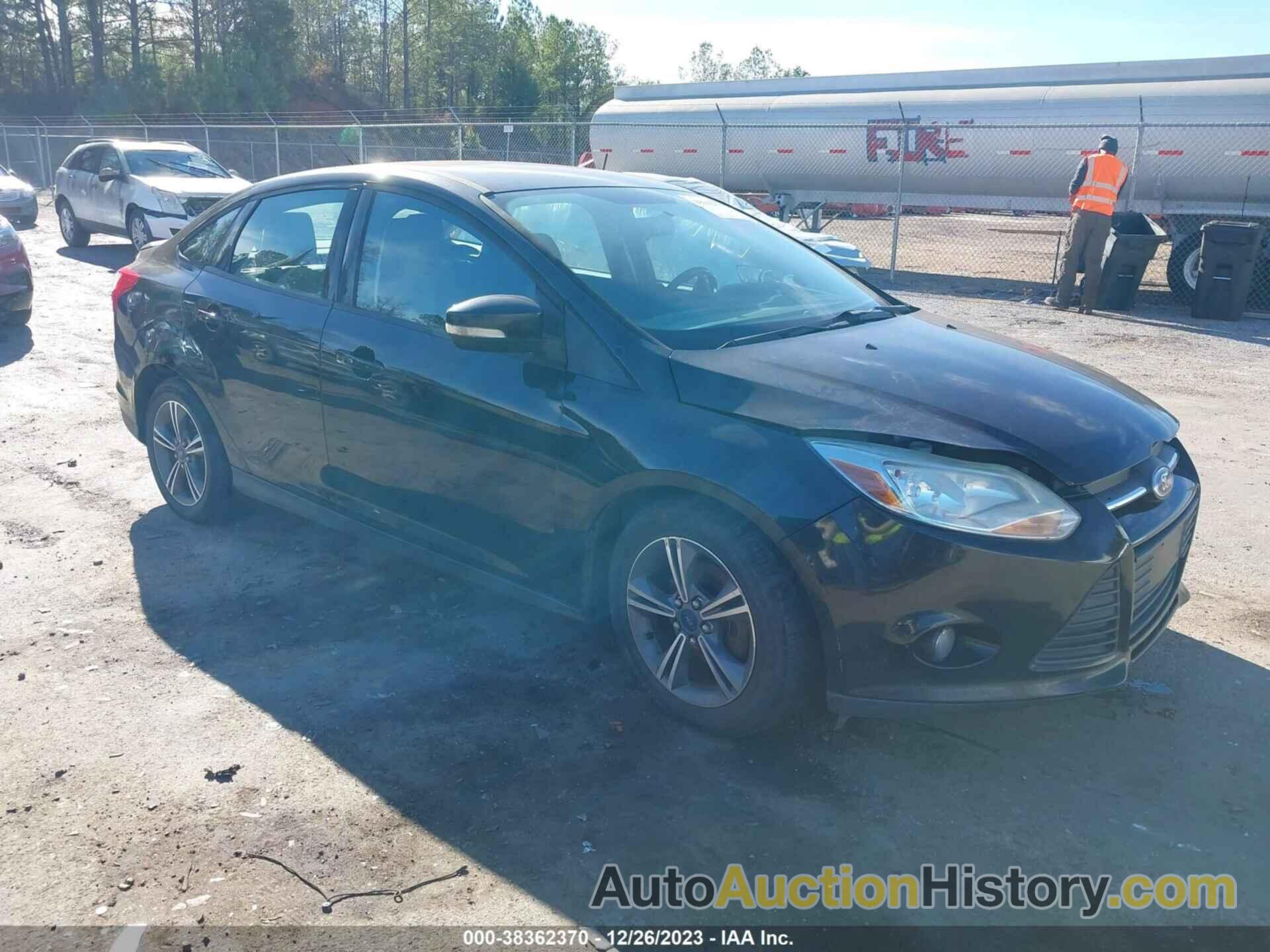 FORD FOCUS SE, 1FADP3F24EL338360