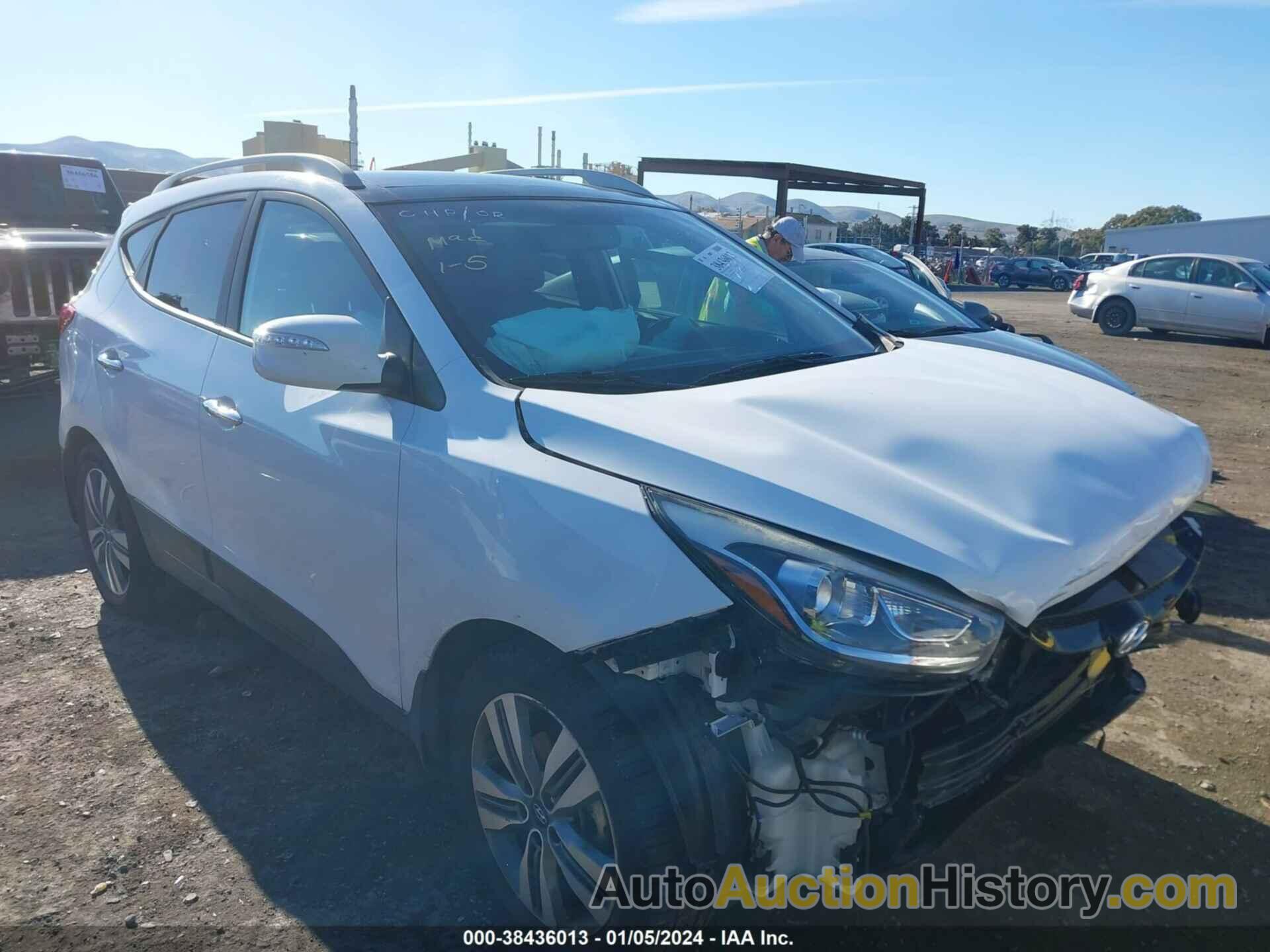 HYUNDAI TUCSON LIMITED, KM8JUCAG0FU101686