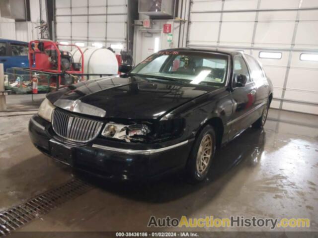 LINCOLN TOWN CAR SIGNATURE, 1LNFM82WXWY679523