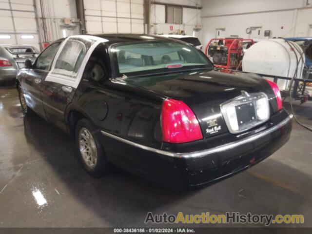 LINCOLN TOWN CAR SIGNATURE, 1LNFM82WXWY679523