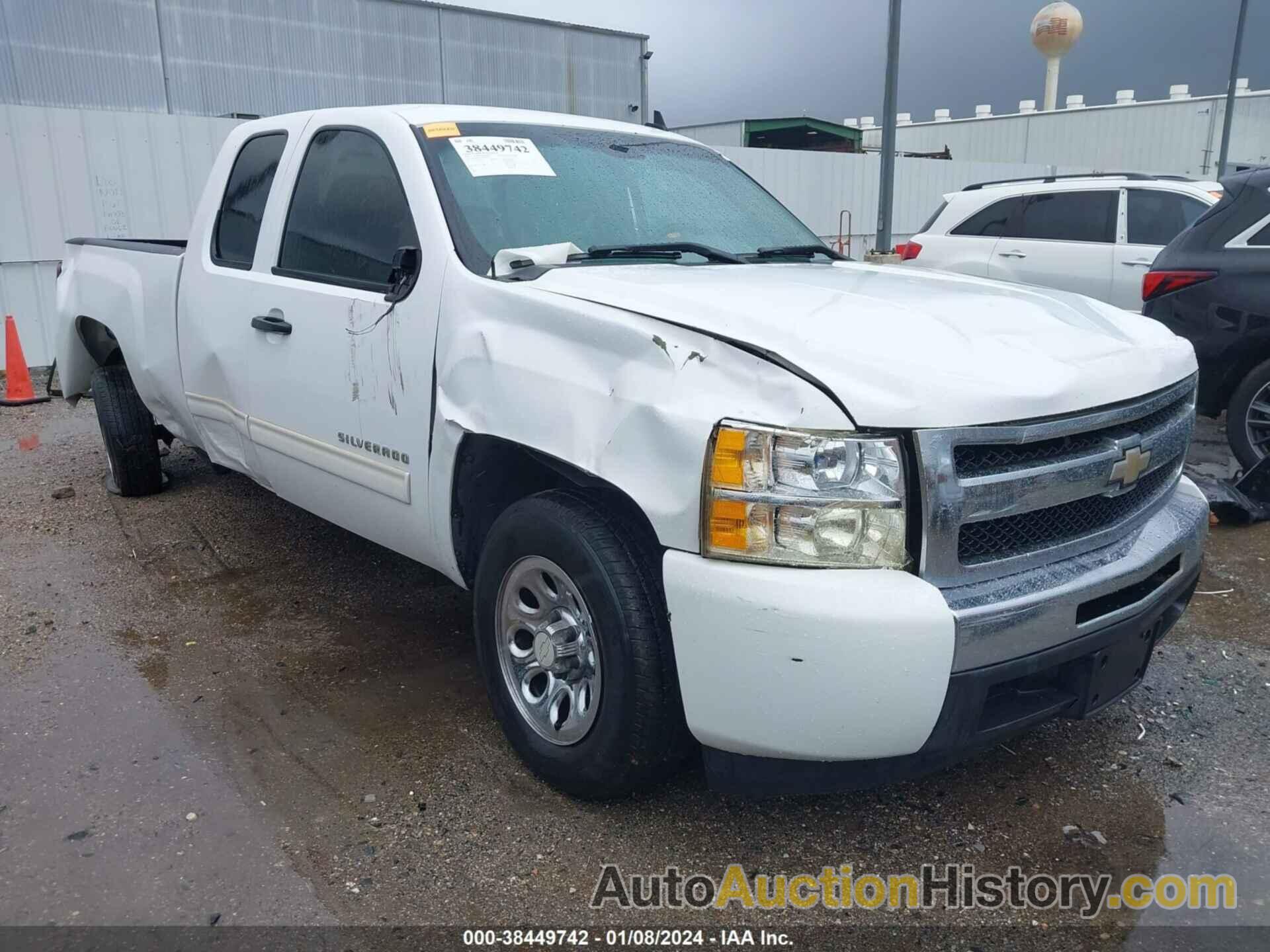 CHEVROLET SILVERADO 1500 LS, 1GCRCREA9BZ299071