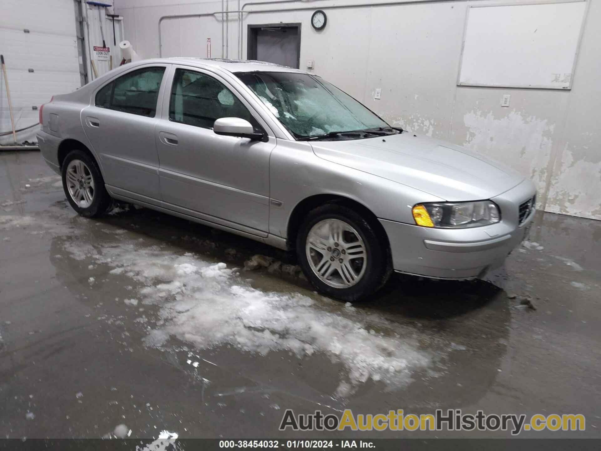 VOLVO S60 2.5T AWD, YV1RH592X52463948