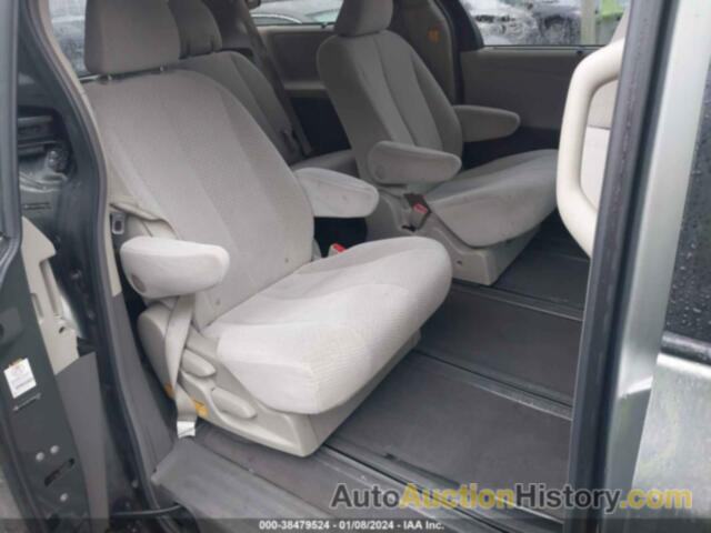 TOYOTA SIENNA LE, 5TDJK3DC7BS002204