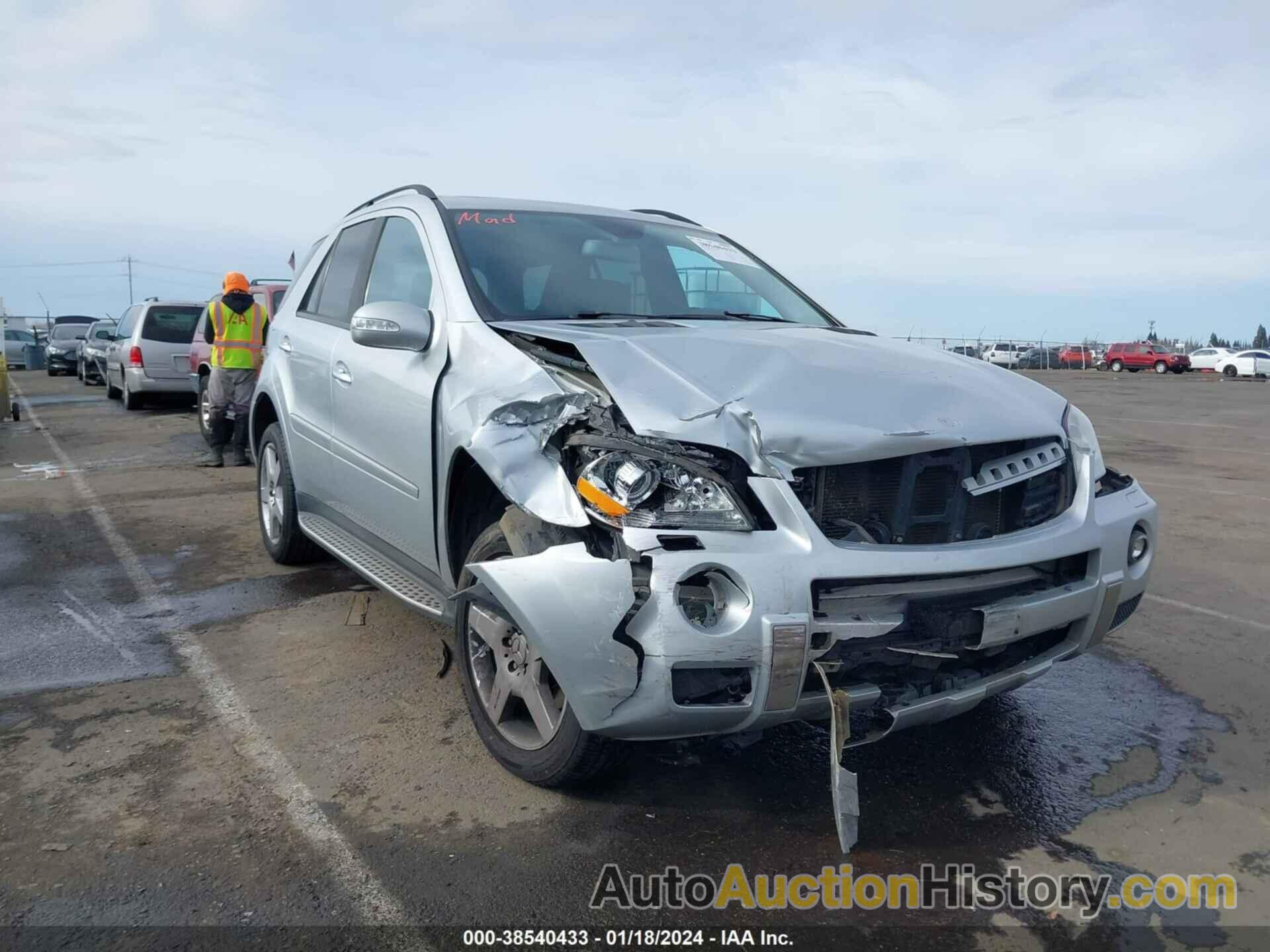 MERCEDES-BENZ ML 550 4MATIC, 4JGBB72E48A379560