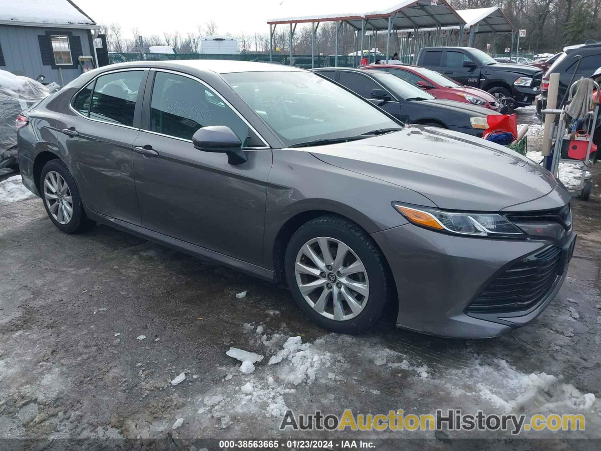 TOYOTA CAMRY LE, 4T1B11HKXJU526630