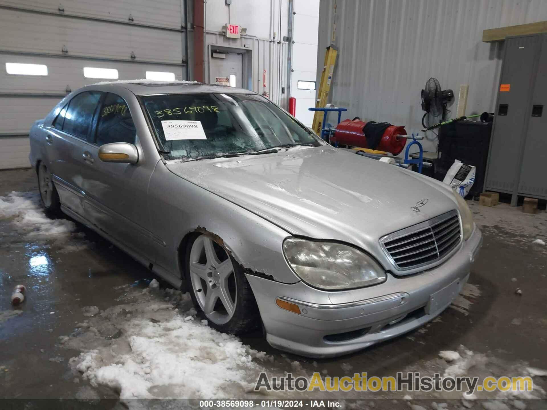 MERCEDES-BENZ S 500, WDBNG75J5YA105830