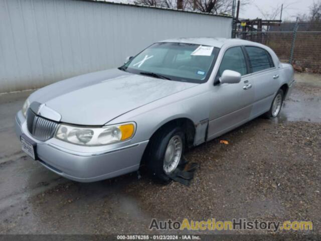 LINCOLN TOWN CAR EXECUTIVE, 1LNHM81W8YY937762