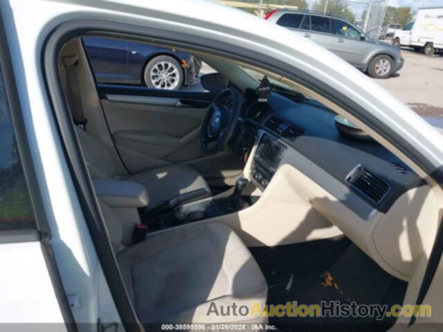 VOLKSWAGEN PASSAT, 1VWAA7A34JC026598