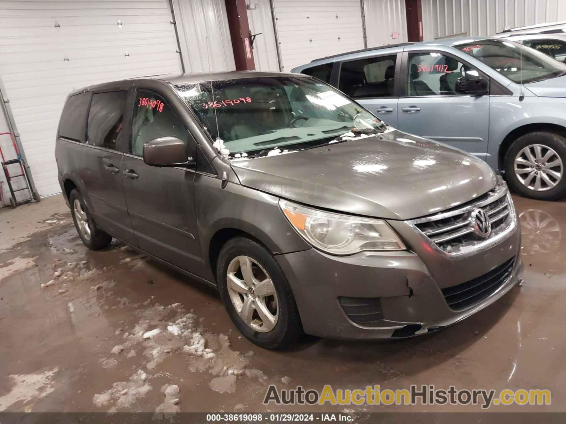 VOLKSWAGEN ROUTAN SE, 2V4RW3D18AR407314