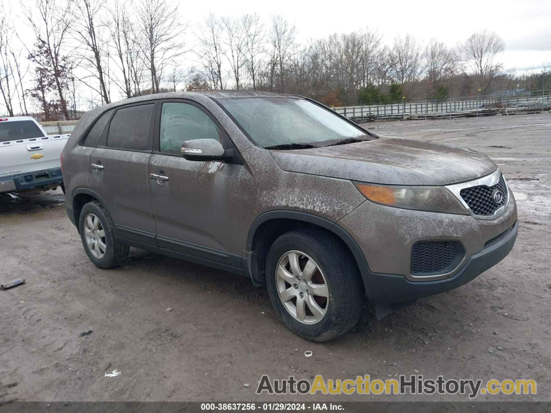 KIA SORENTO LX, 5XYKT3A1XBG076895