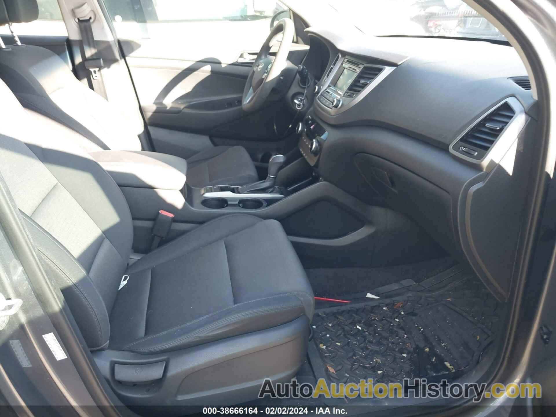 HYUNDAI TUCSON SE, KM8J33A45HU393038