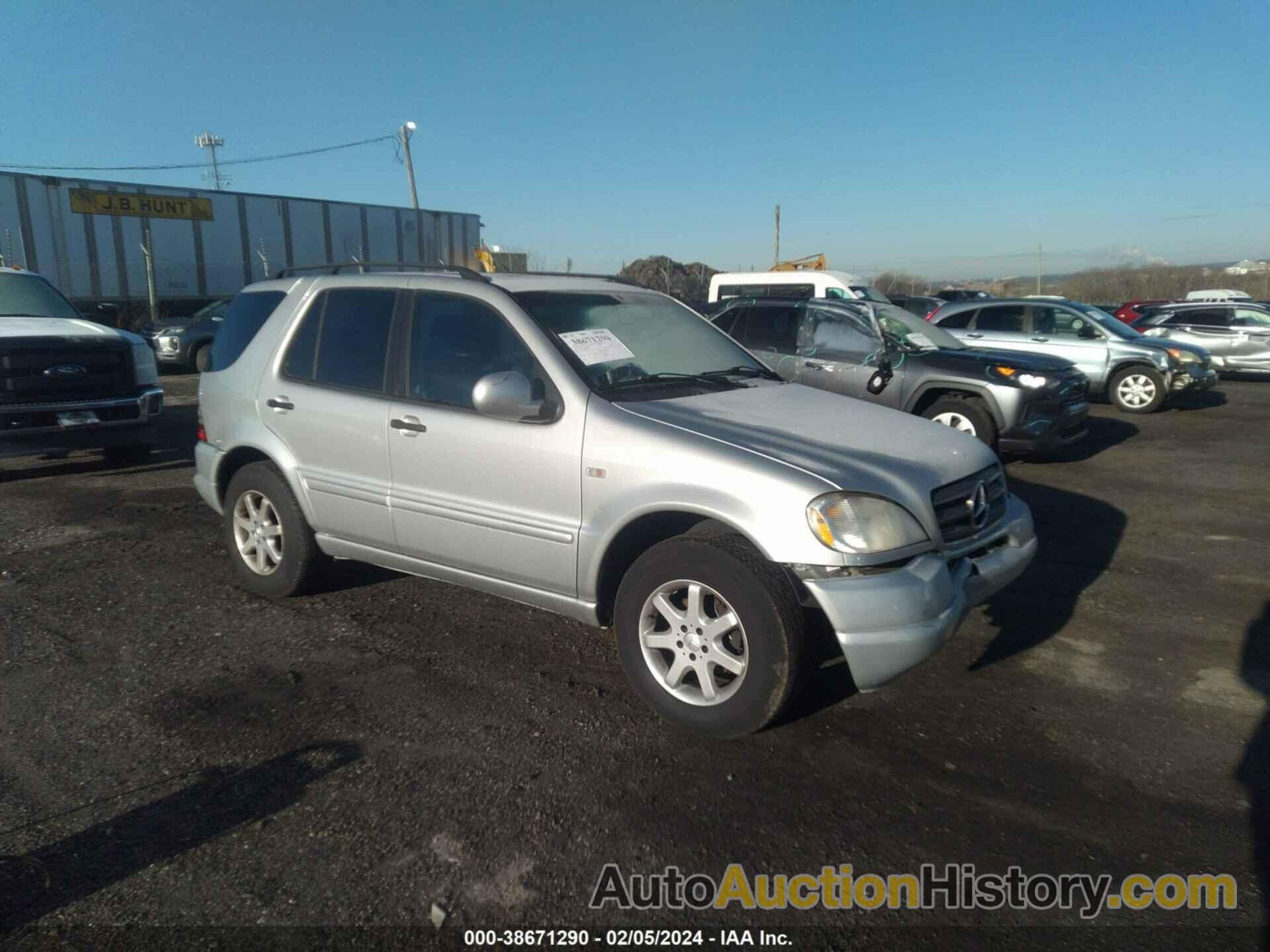 MERCEDES-BENZ ML 320, 4JGAB54E8YA166916