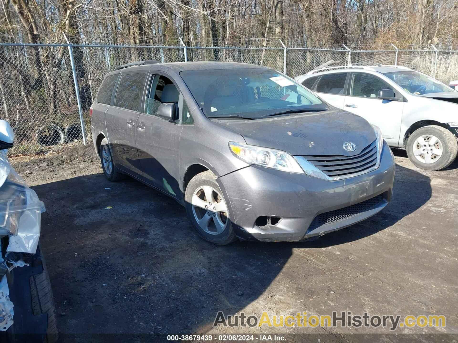 TOYOTA SIENNA LE 8 PASSENGER, 5TDKZ3DC4HS888409