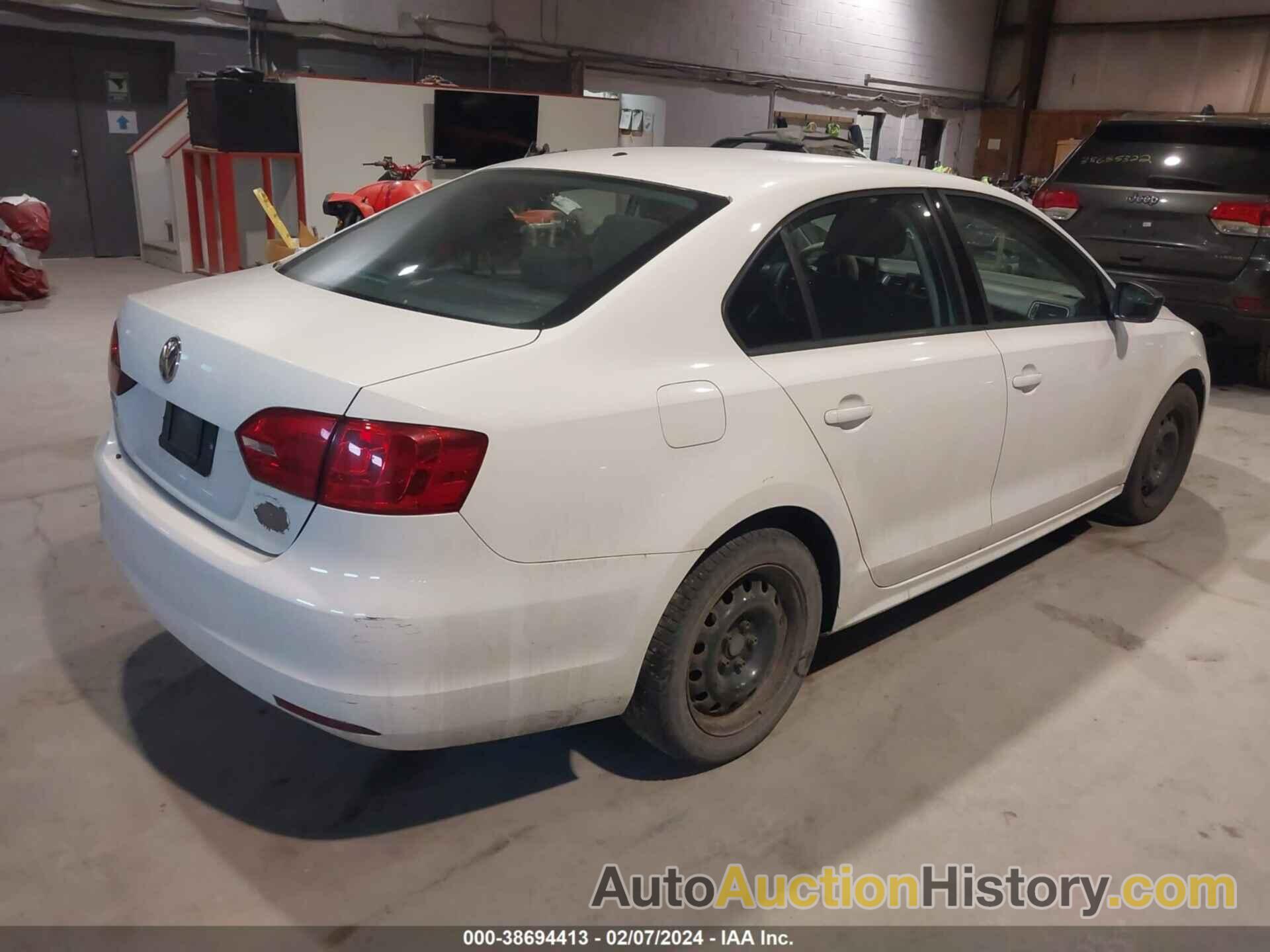 VOLKSWAGEN JETTA 2.0L S, 3VW2K7AJ5BM323895