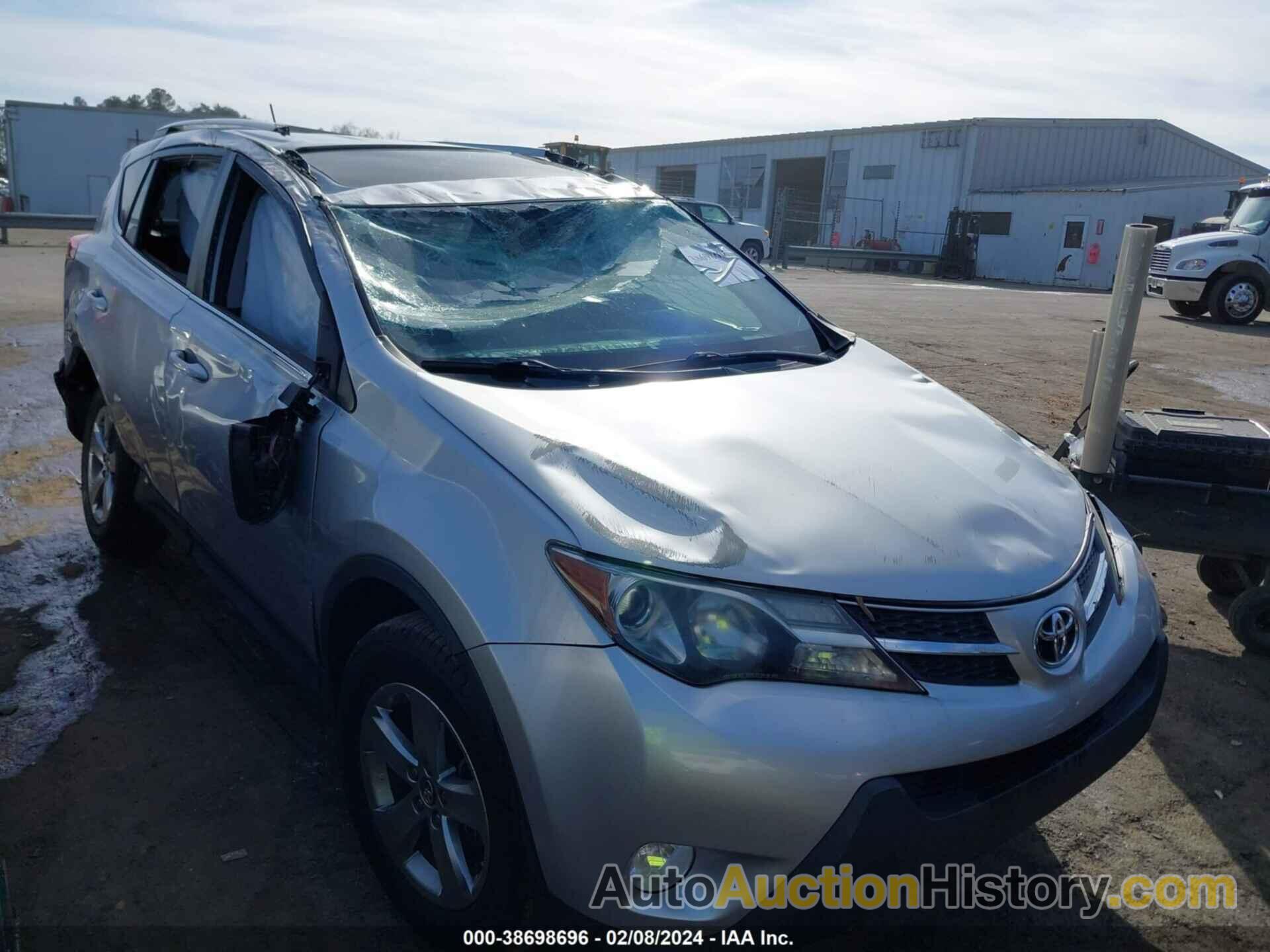 TOYOTA RAV4 XLE, 2T3WFREV3FW221047