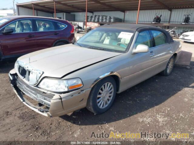 LINCOLN TOWN CAR SIGNATURE, 1LNHM81W64Y624168