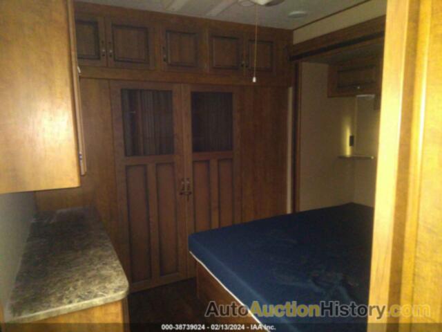 KEYSTONE HAMPTON CROSSROADS RV, 4V0TC3828FE015861