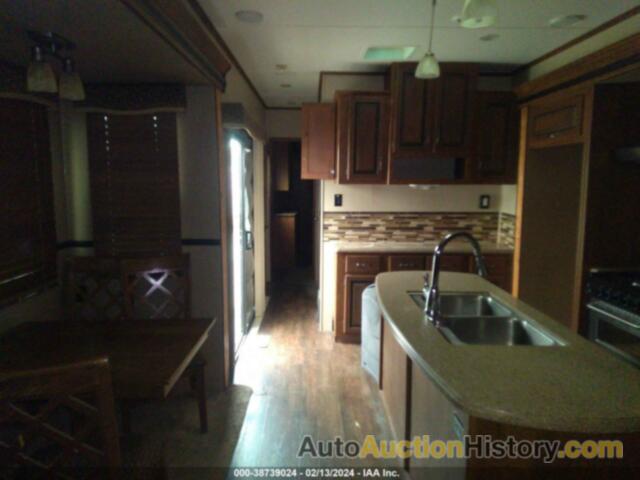 KEYSTONE HAMPTON CROSSROADS RV, 4V0TC3828FE015861